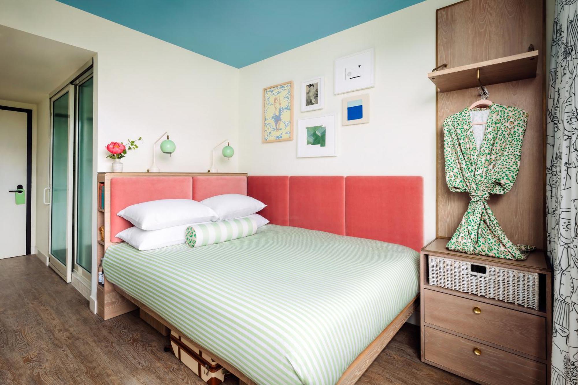 Standard Queen Room