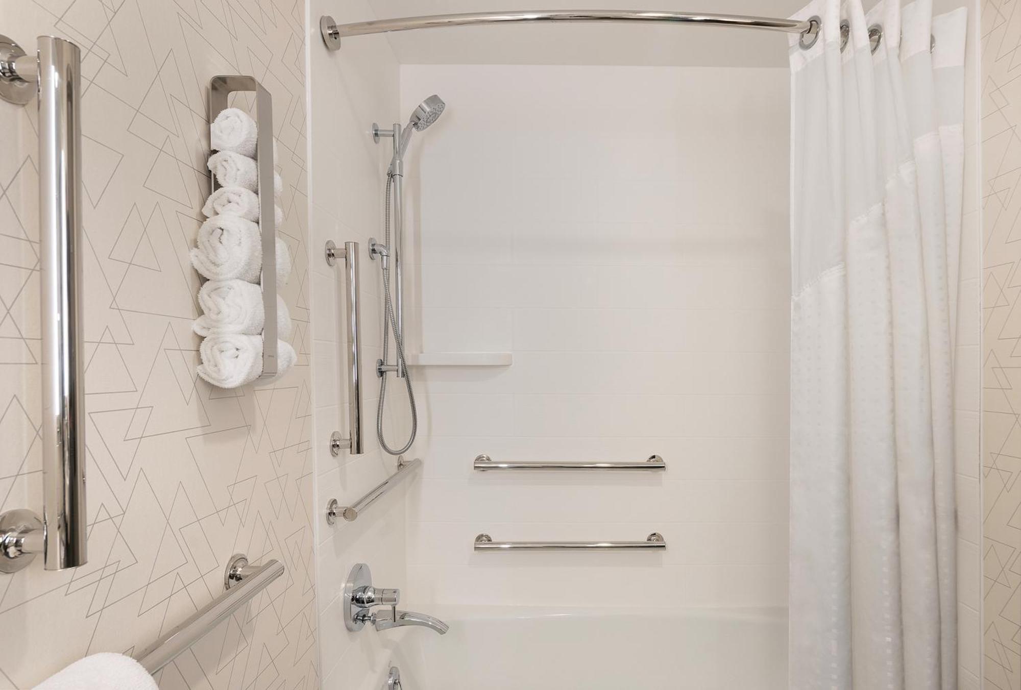 Standard King Room Mobility Accessible Tub