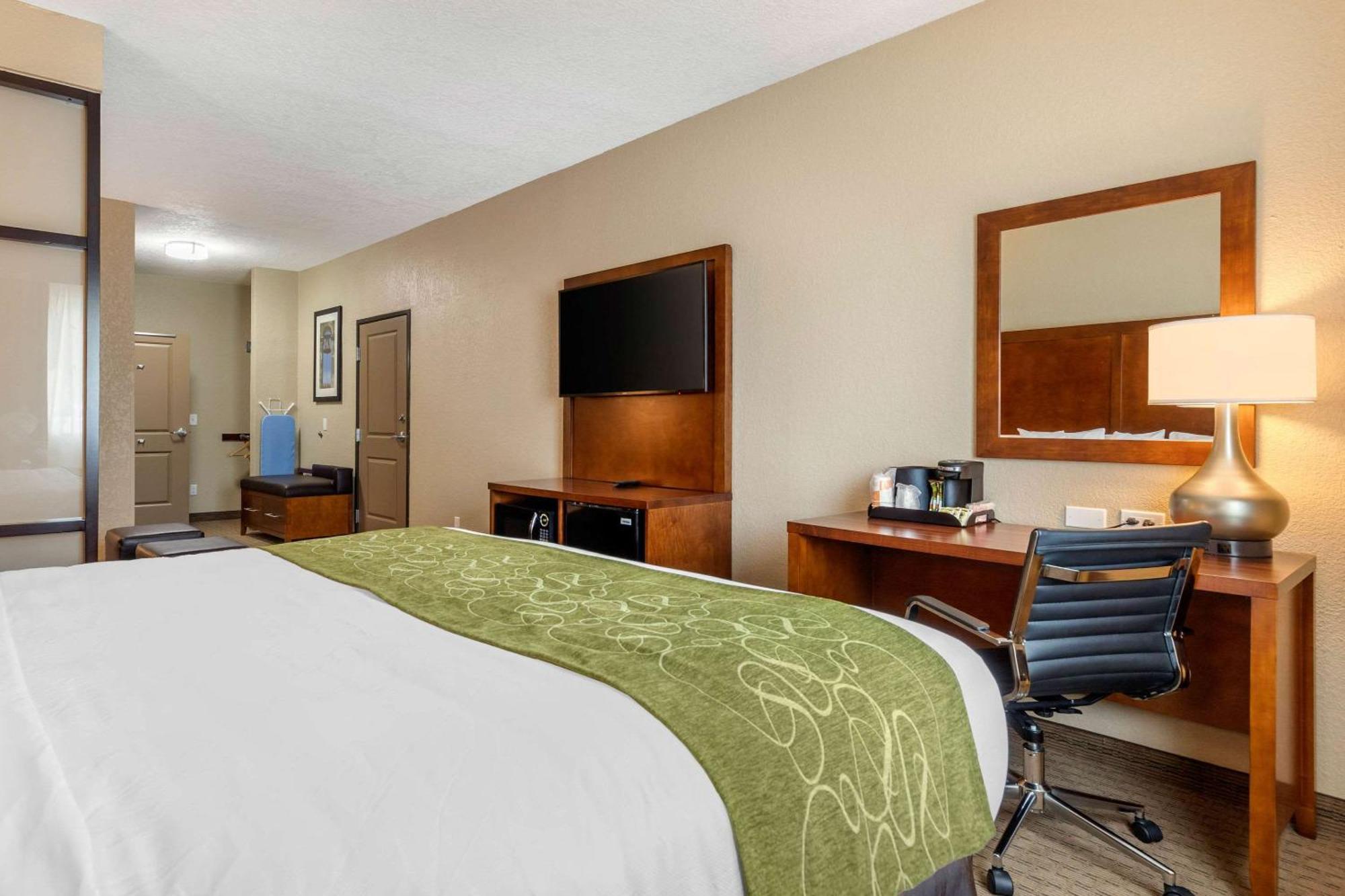 King Suite Accessible or Non-Smoking