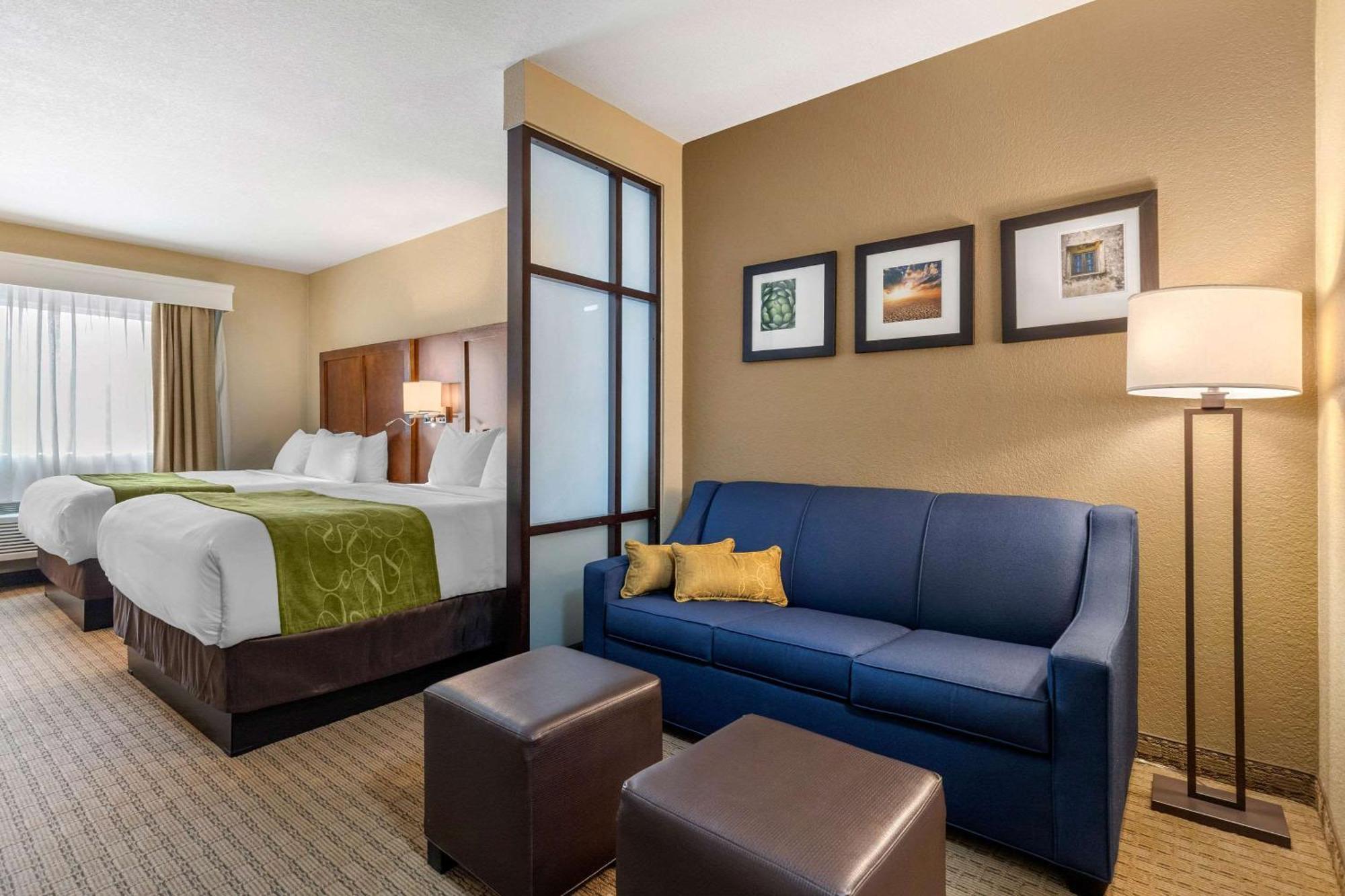 Queen Suite Two Queen Beds Accessible or Non-Smoking,1613672956:JPEG