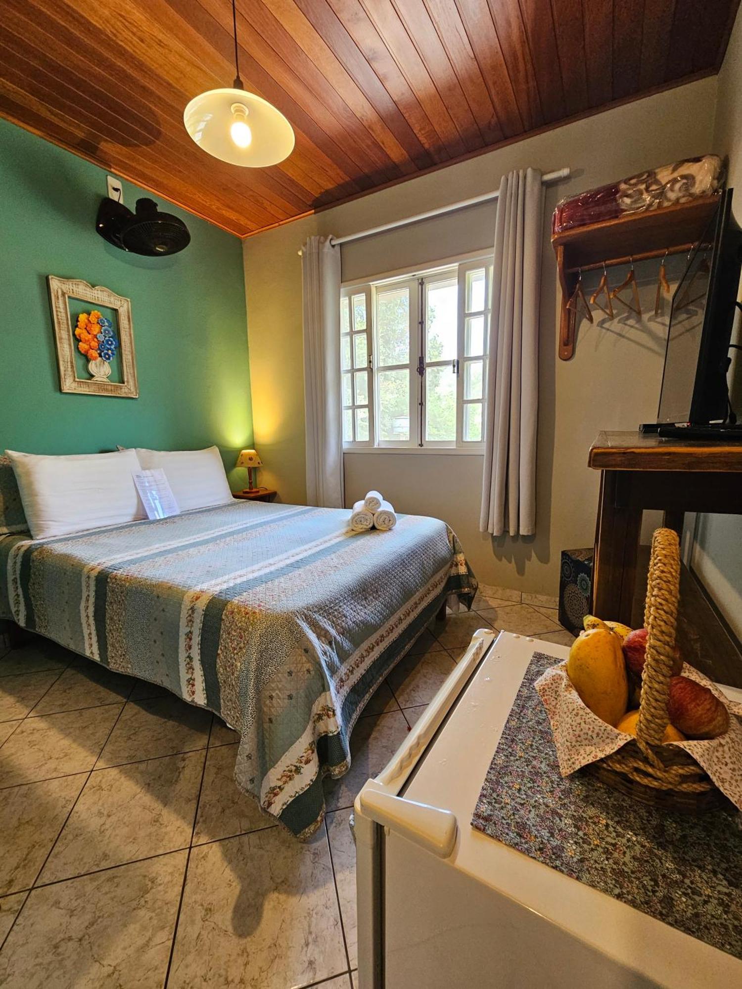Small Double Room,1613697351:JPEG