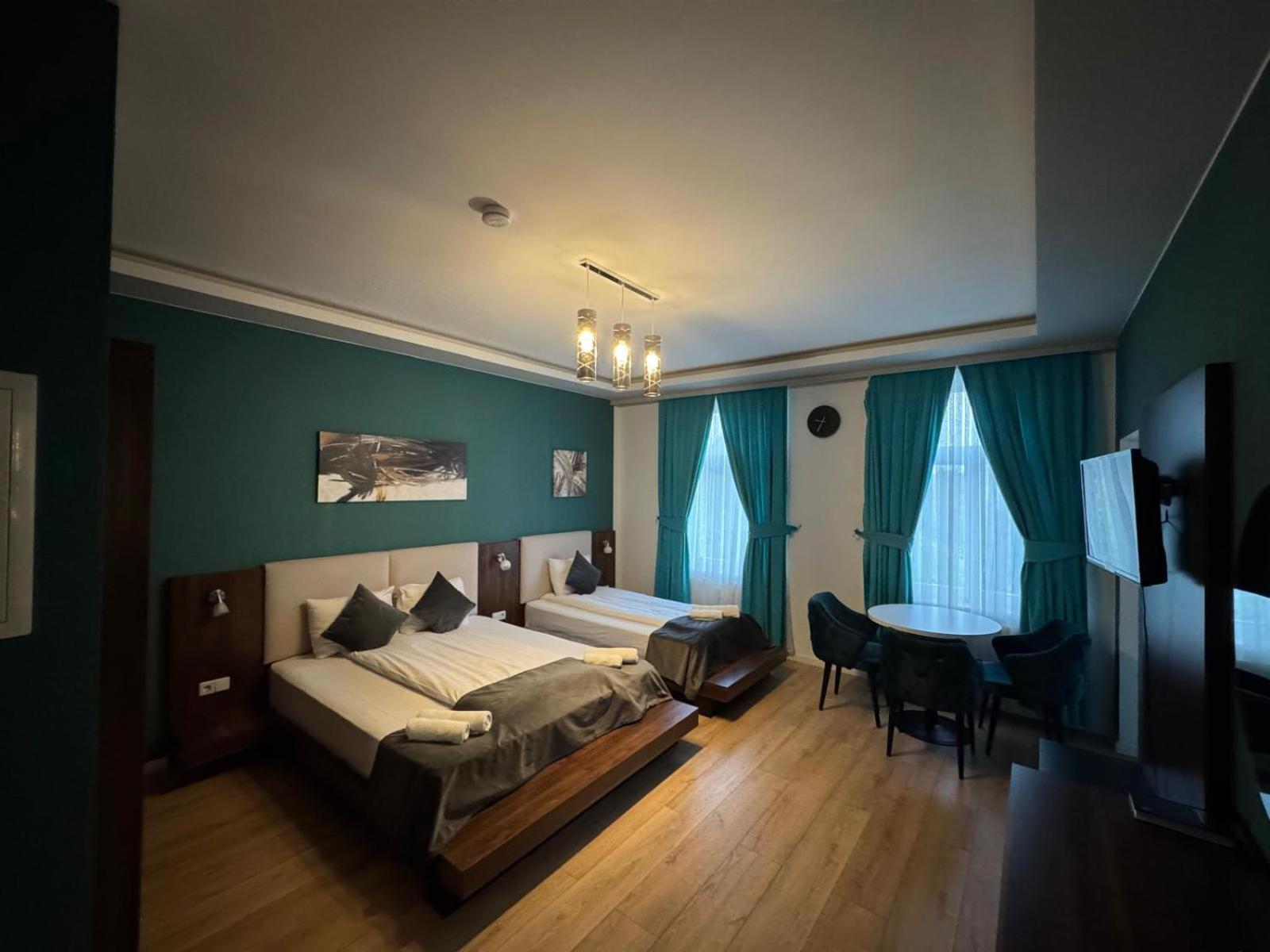 Deluxe Family Room