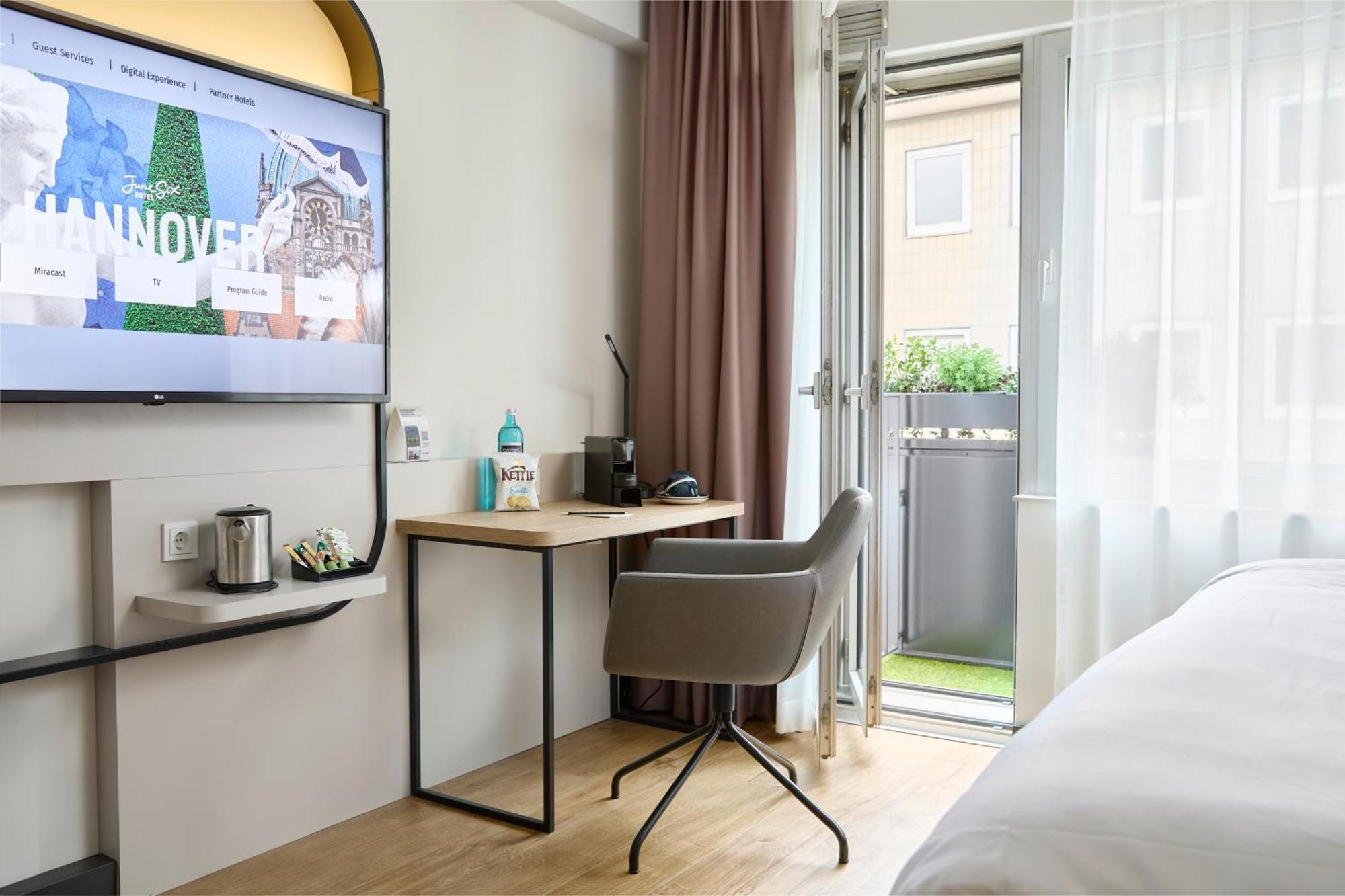Zimmer mit Queensize-Bett und Balkon