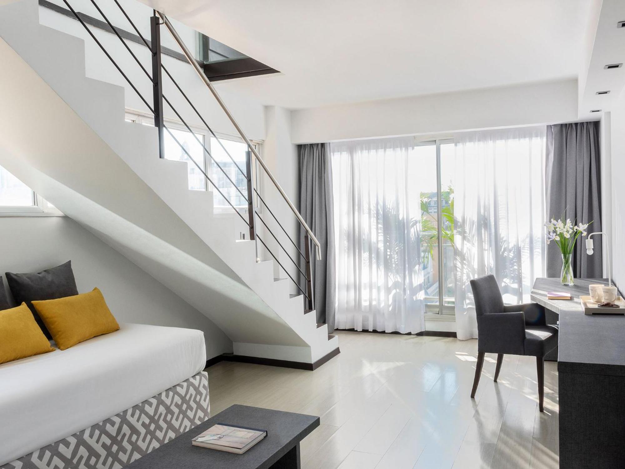 Sextuple Room