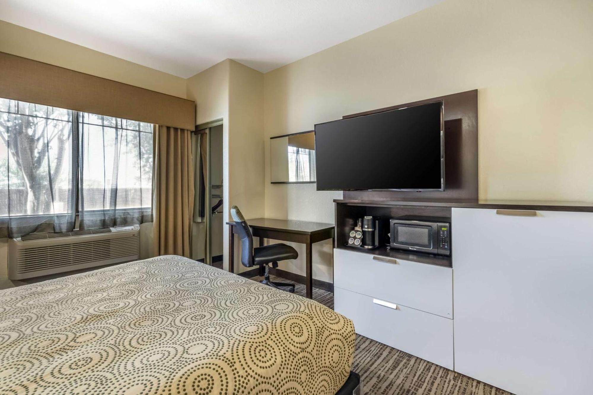 Deluxe Queen Room with Two Queen Beds