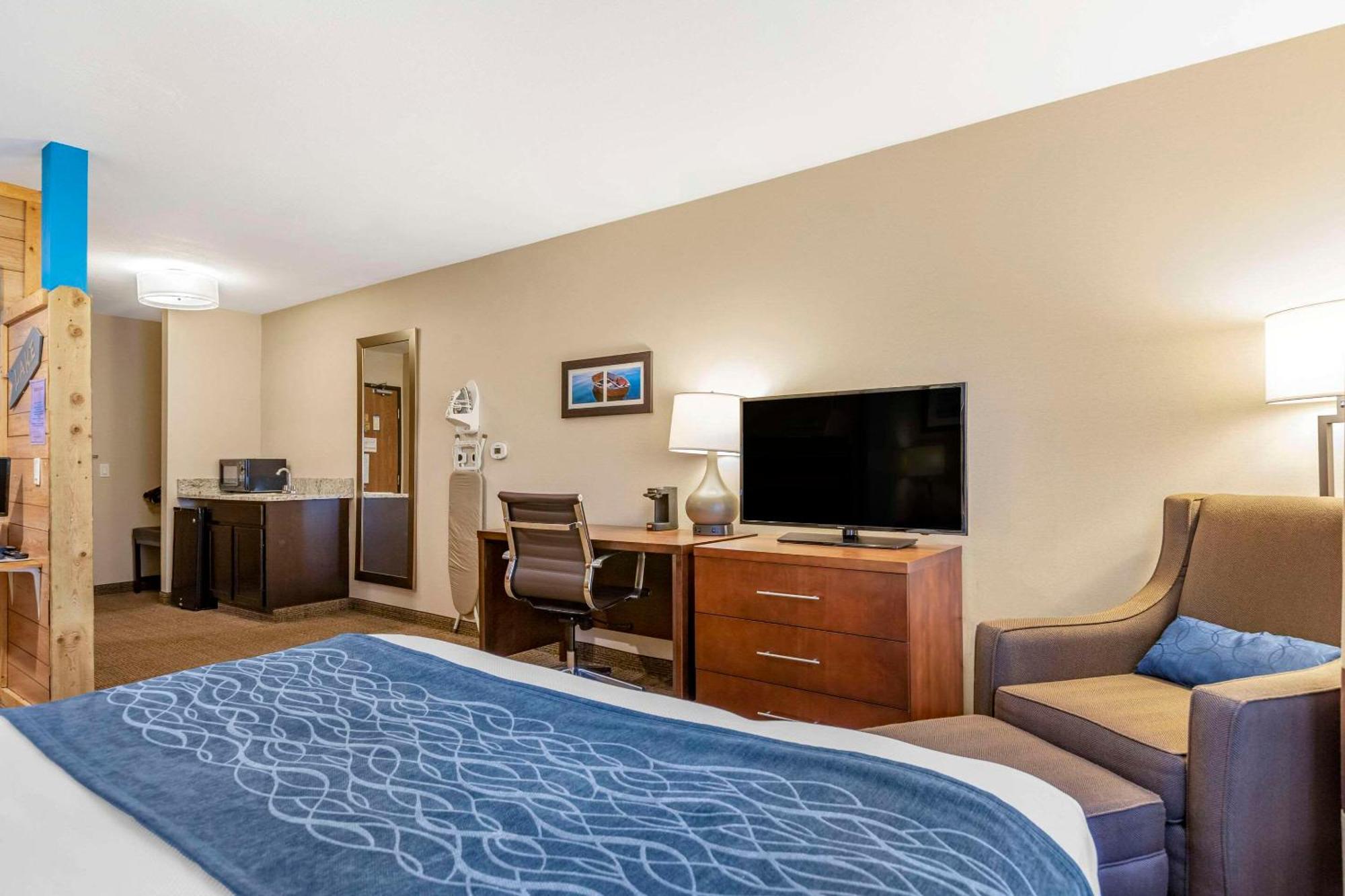 Standard Queen Room Two Queen Beds Roll Shower Accessible or Non-Smoking,1614788358:JPEG
