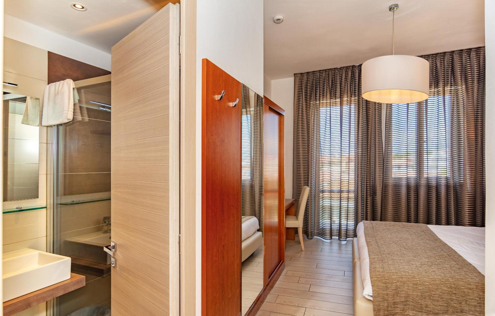 Double or Twin Room Side Sea View Beach Access