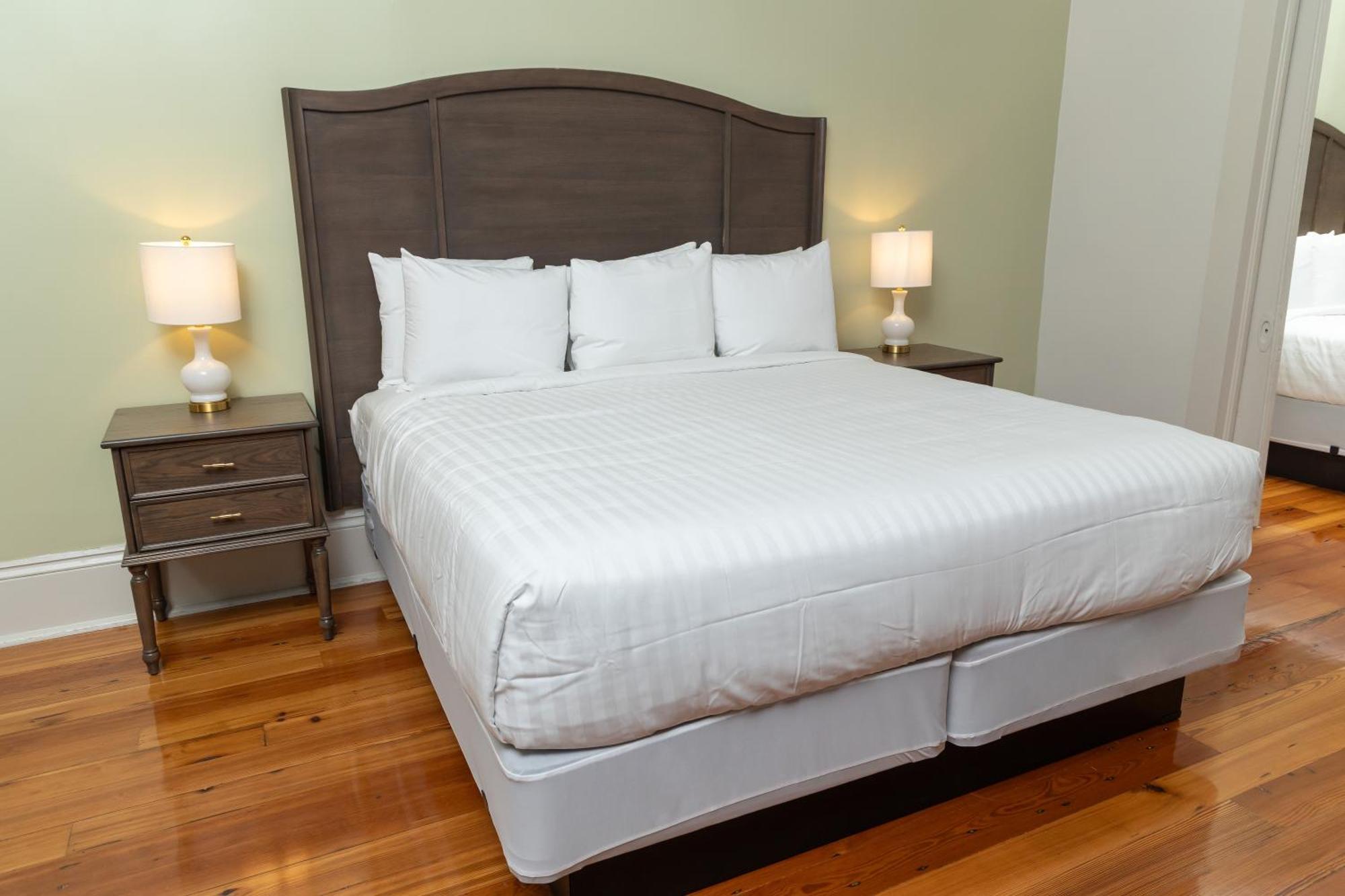 Deluxe One-Bedroom Suite