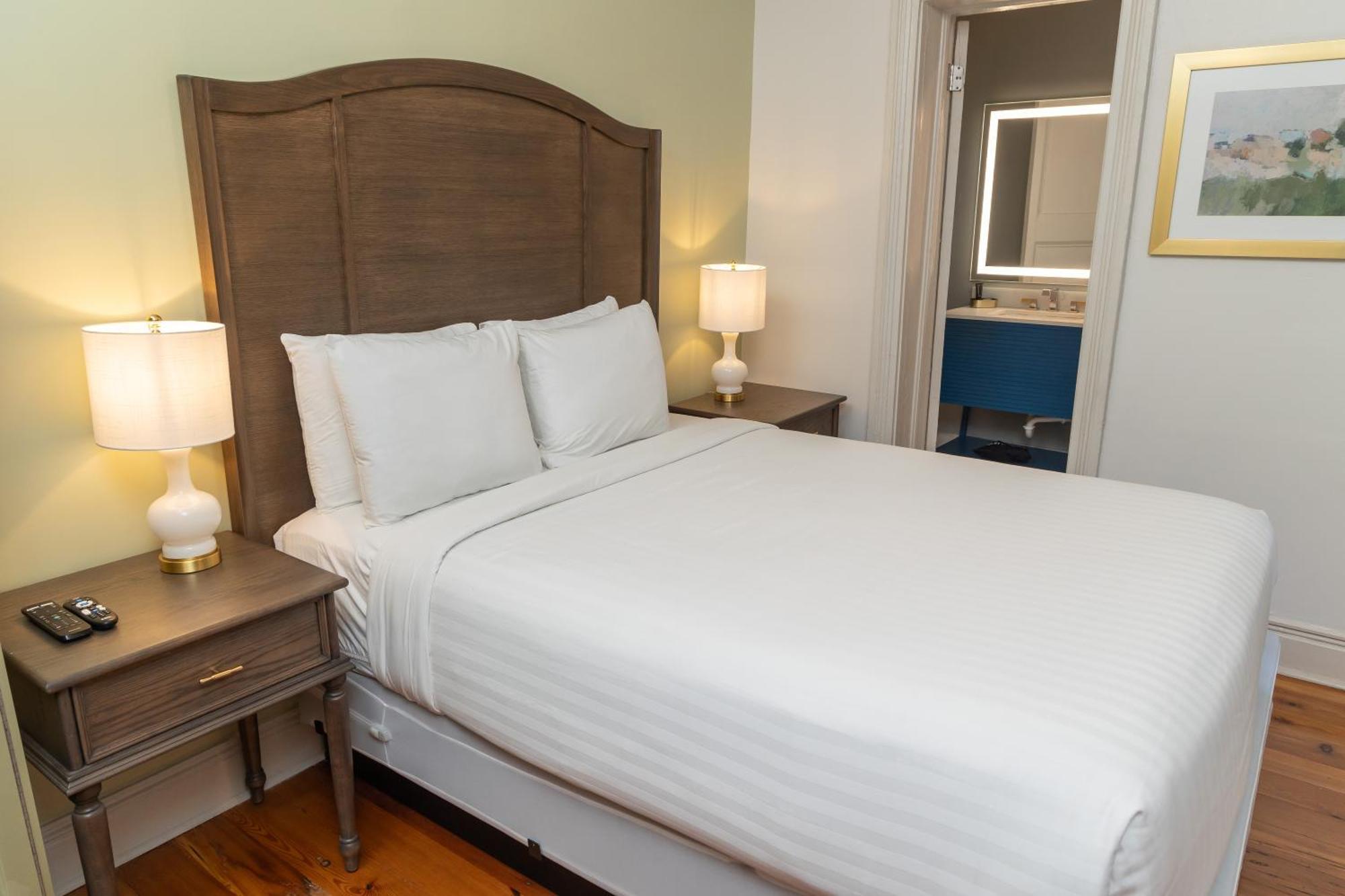 Deluxe Queen Room