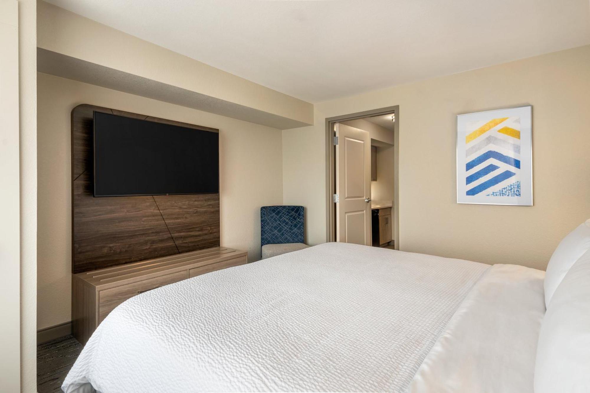 One-Bedroom Suite with King Bed Mobility Access Tub - Non-Smoking