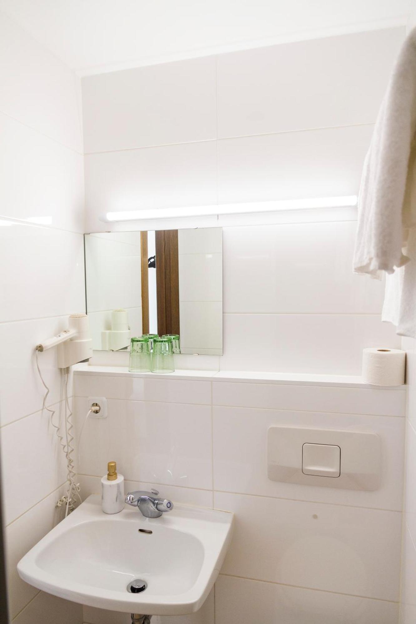 Triple Room,1614792414:JPEG