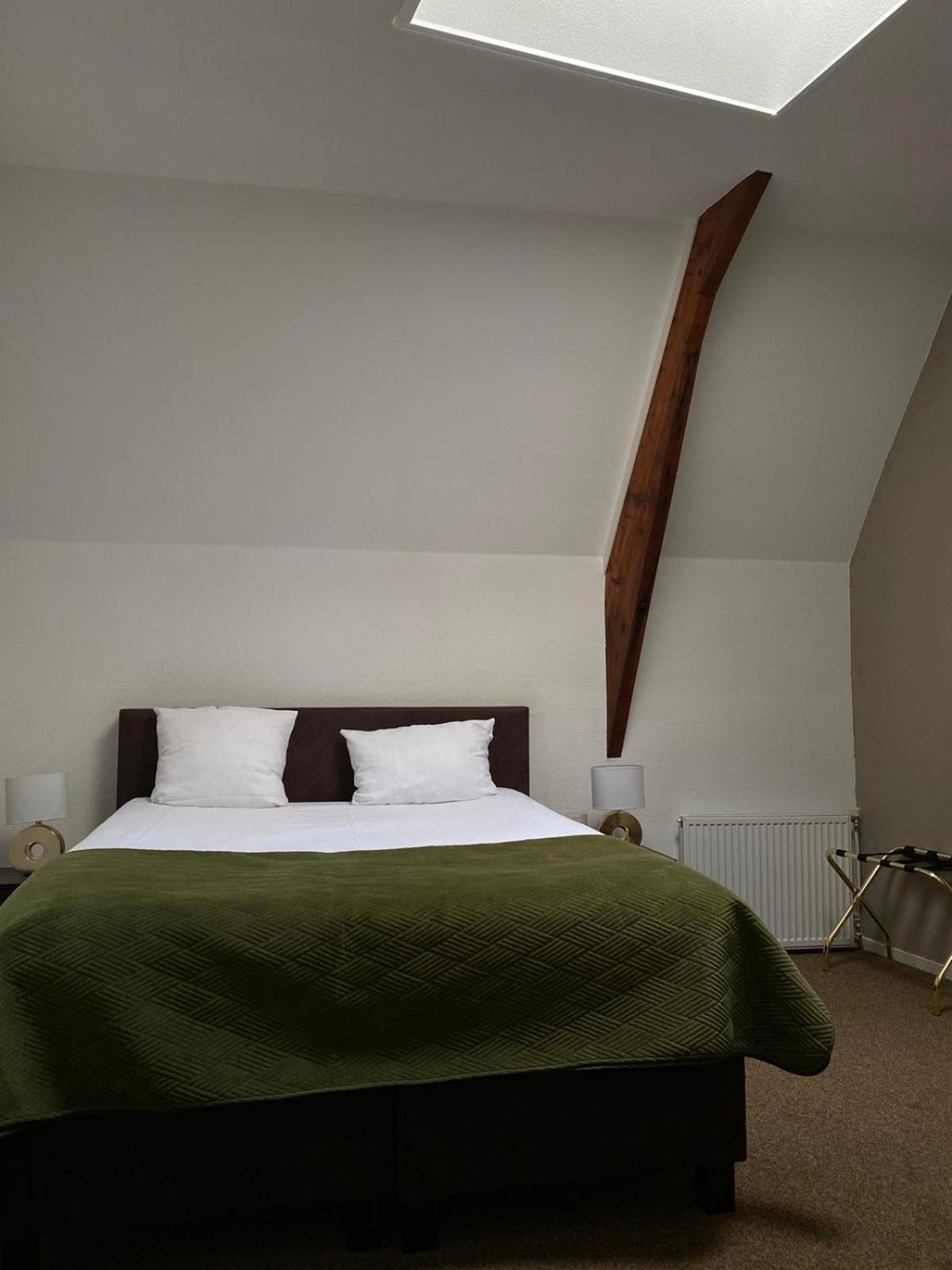 Double Room King Bed