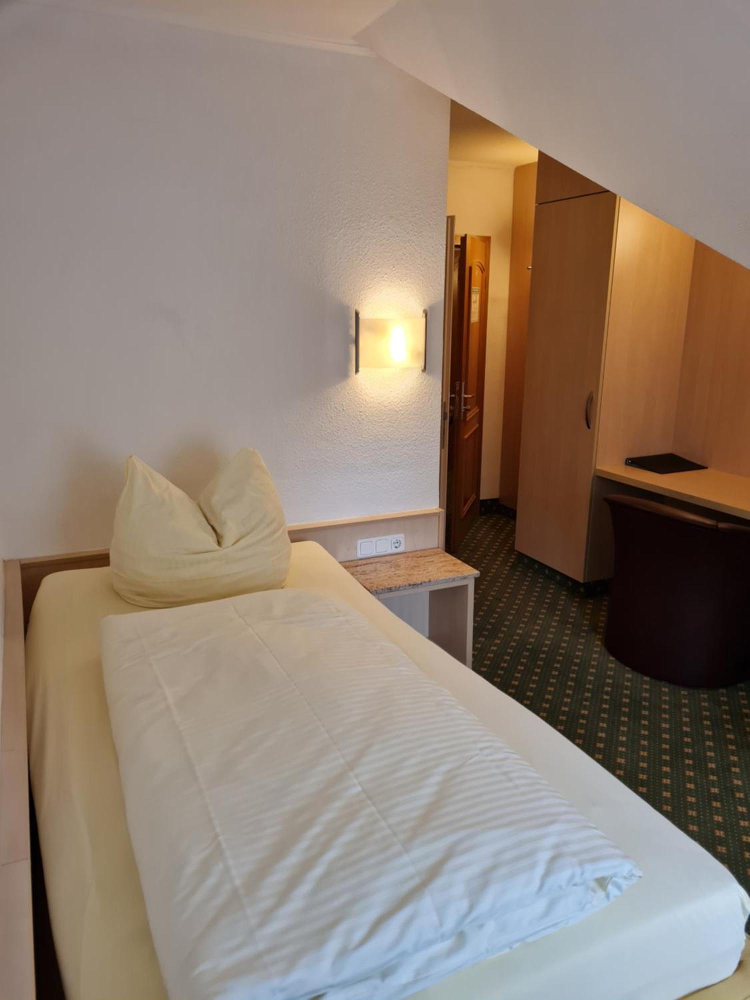 Single Room,1615380606:JPEG