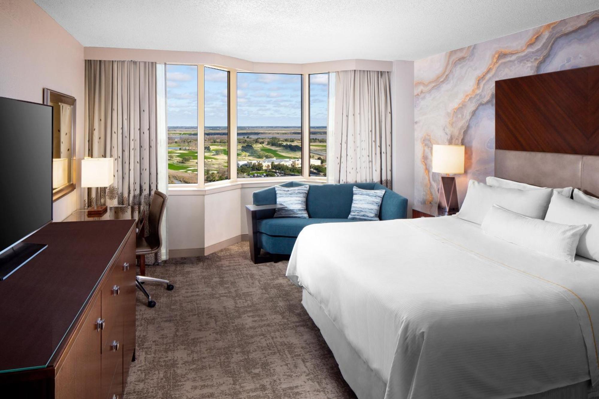 Guest room 1 King Golf view