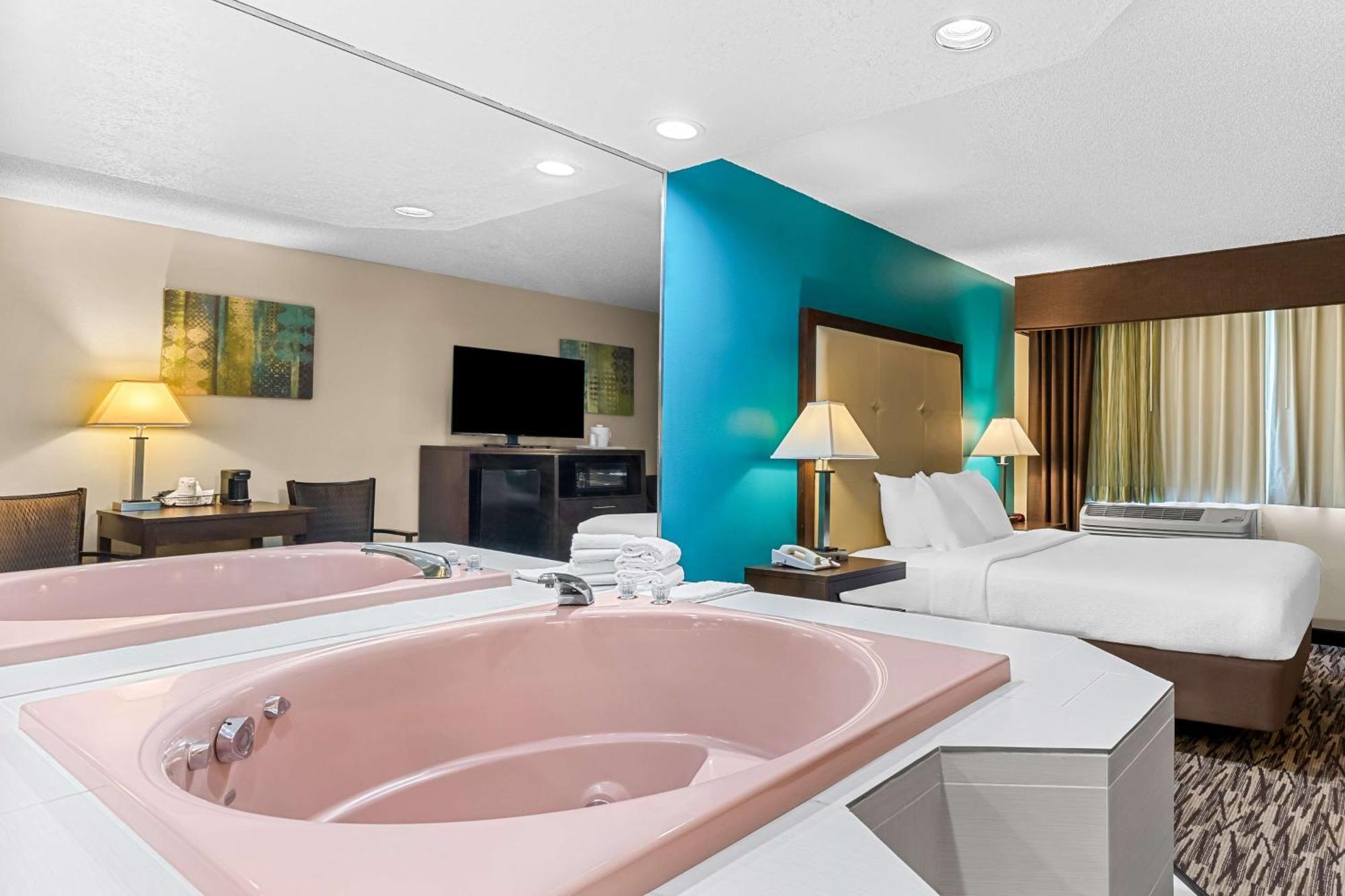 Queen Room Whirlpool Non-Smoking