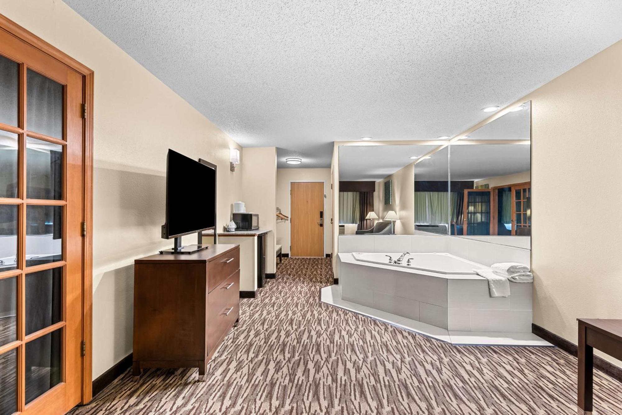 Two-Room King Suite Bath Tub Sofa Bed Disability Access or Non-Smoking