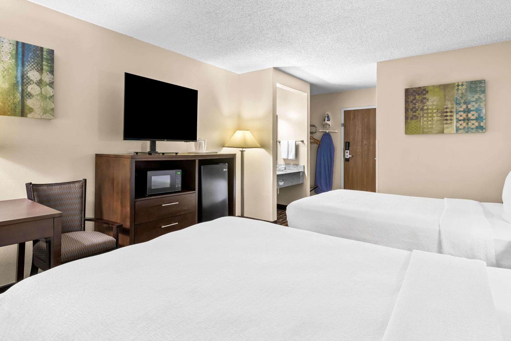 Queen Room Two Queen Beds Non-Smoking