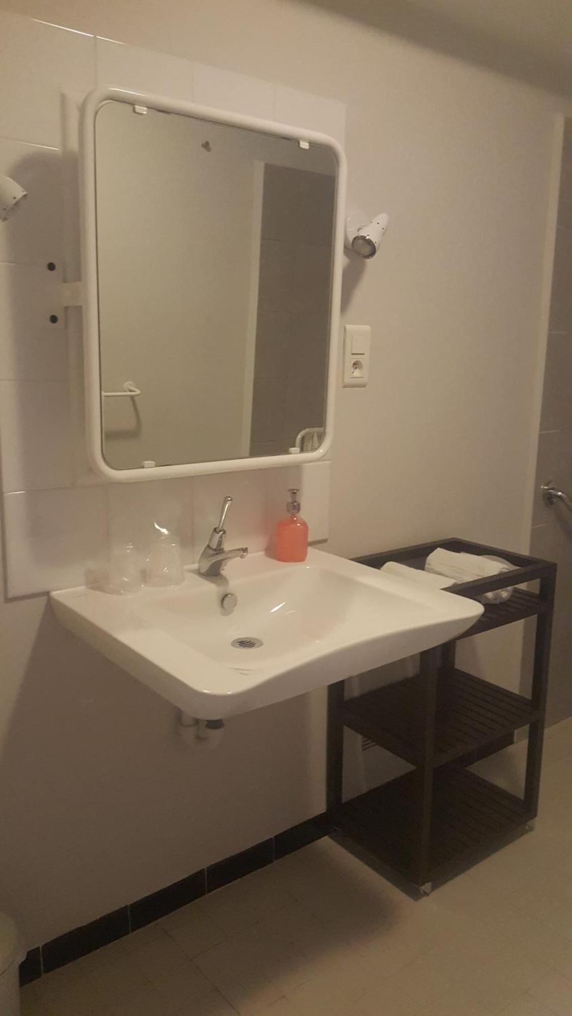 Chambre Double - Accessible aux Personnes à Mobilité Réduite