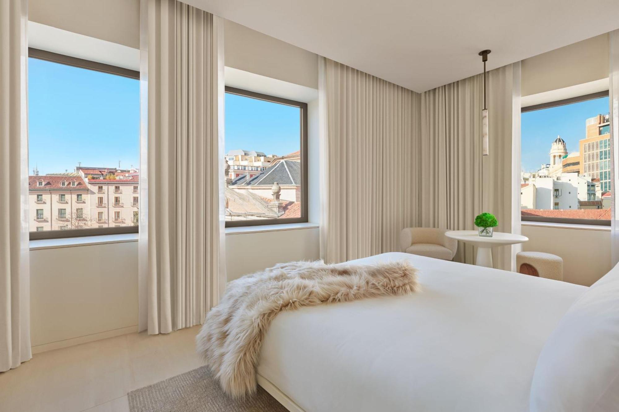 Suite de esquina de 1 dormitorio con vistas a la ciudad