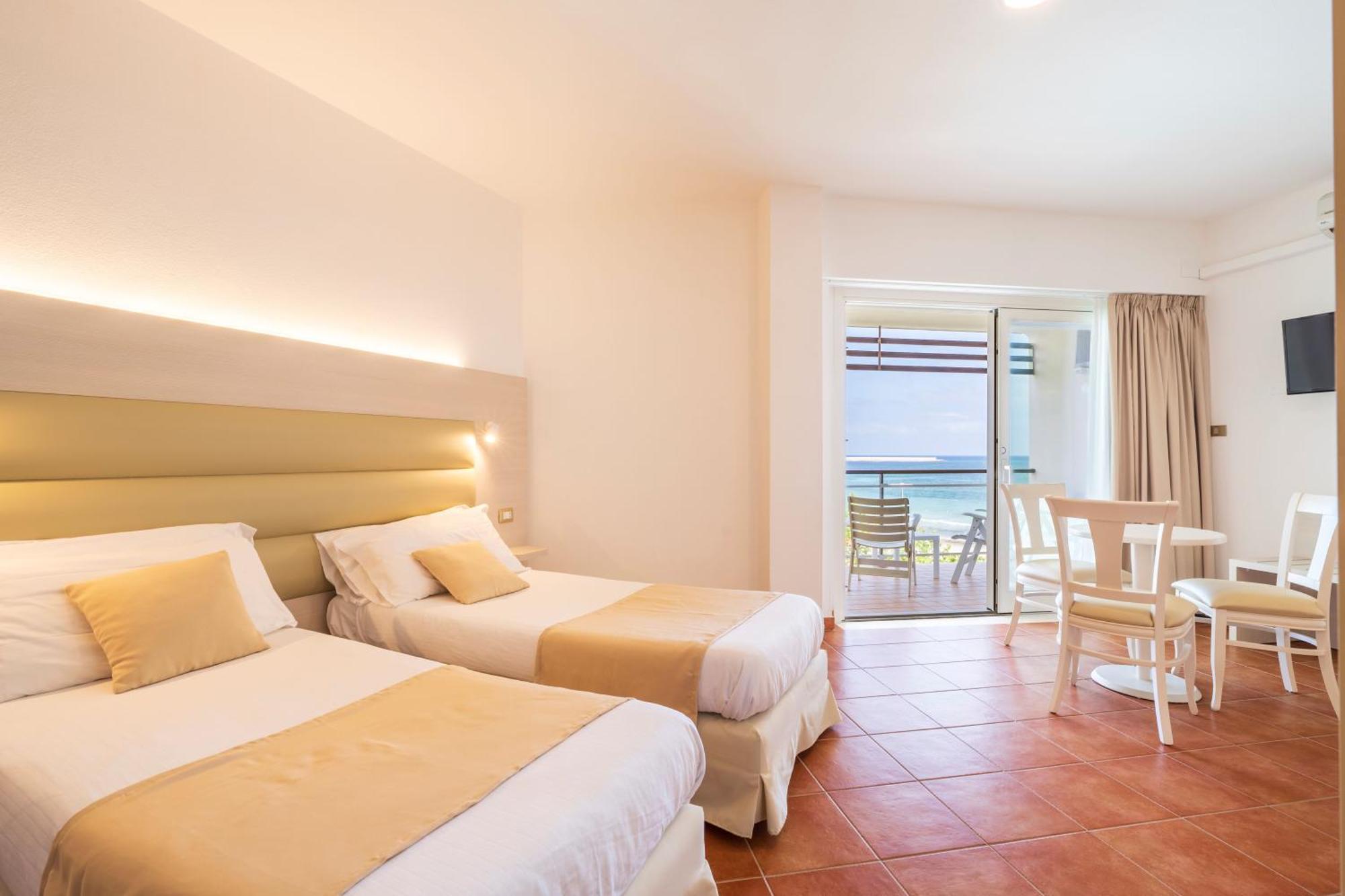 Quadruple Room with Sea or Pool View,1615652412:JPEG