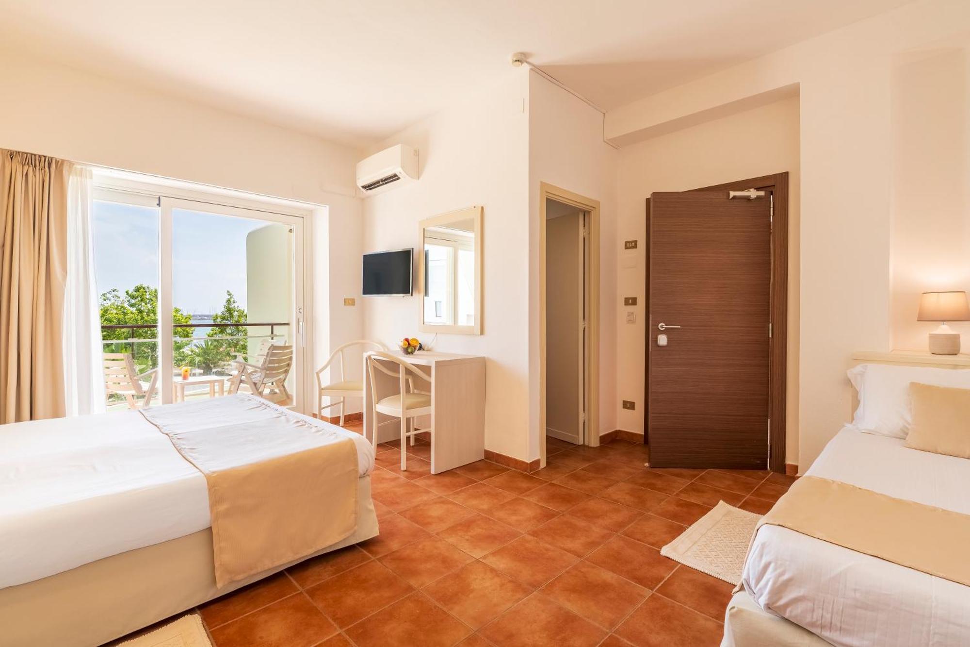 Triple Room Sea or Pool View