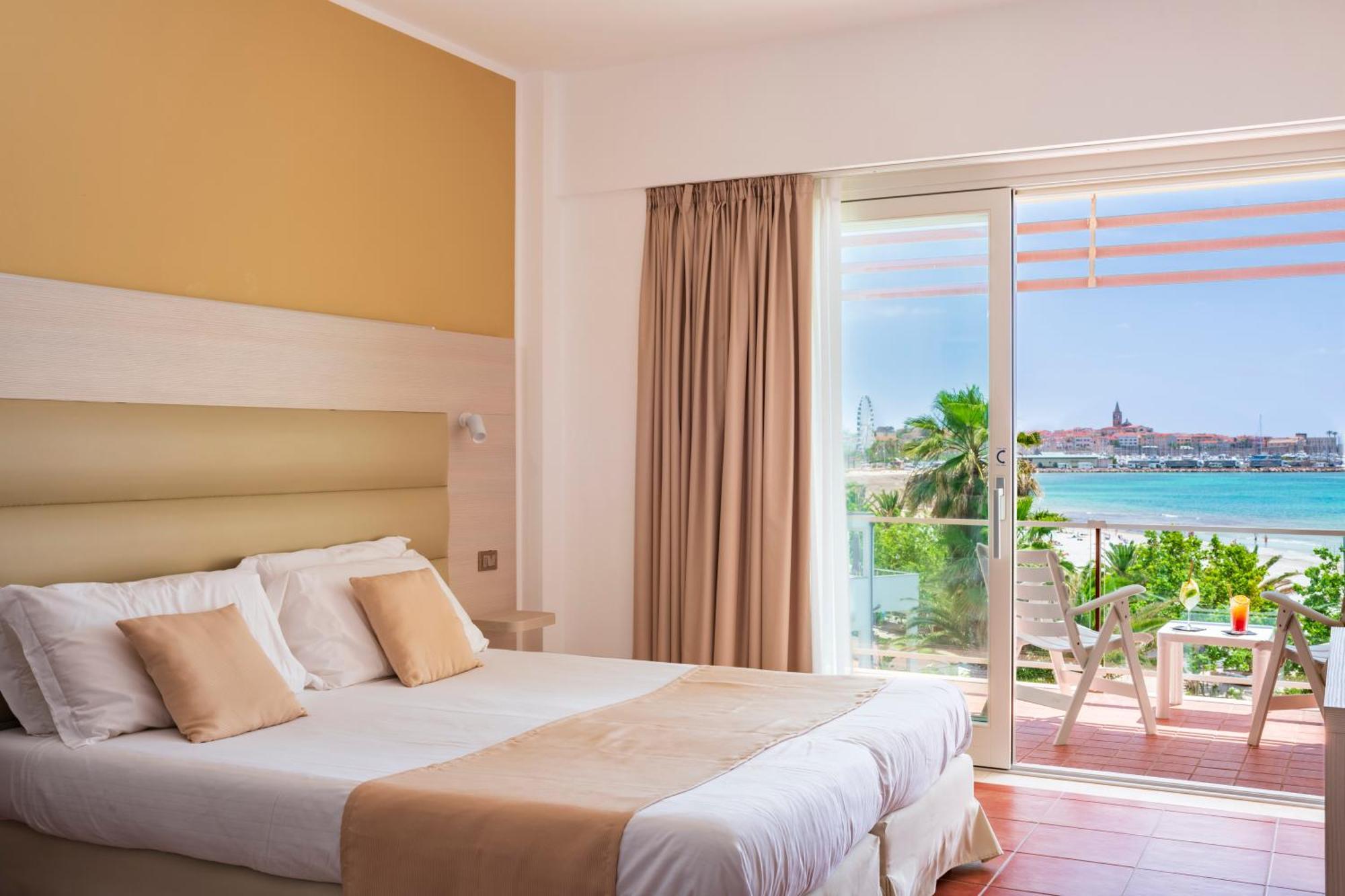 Double Room Sea or Pool View