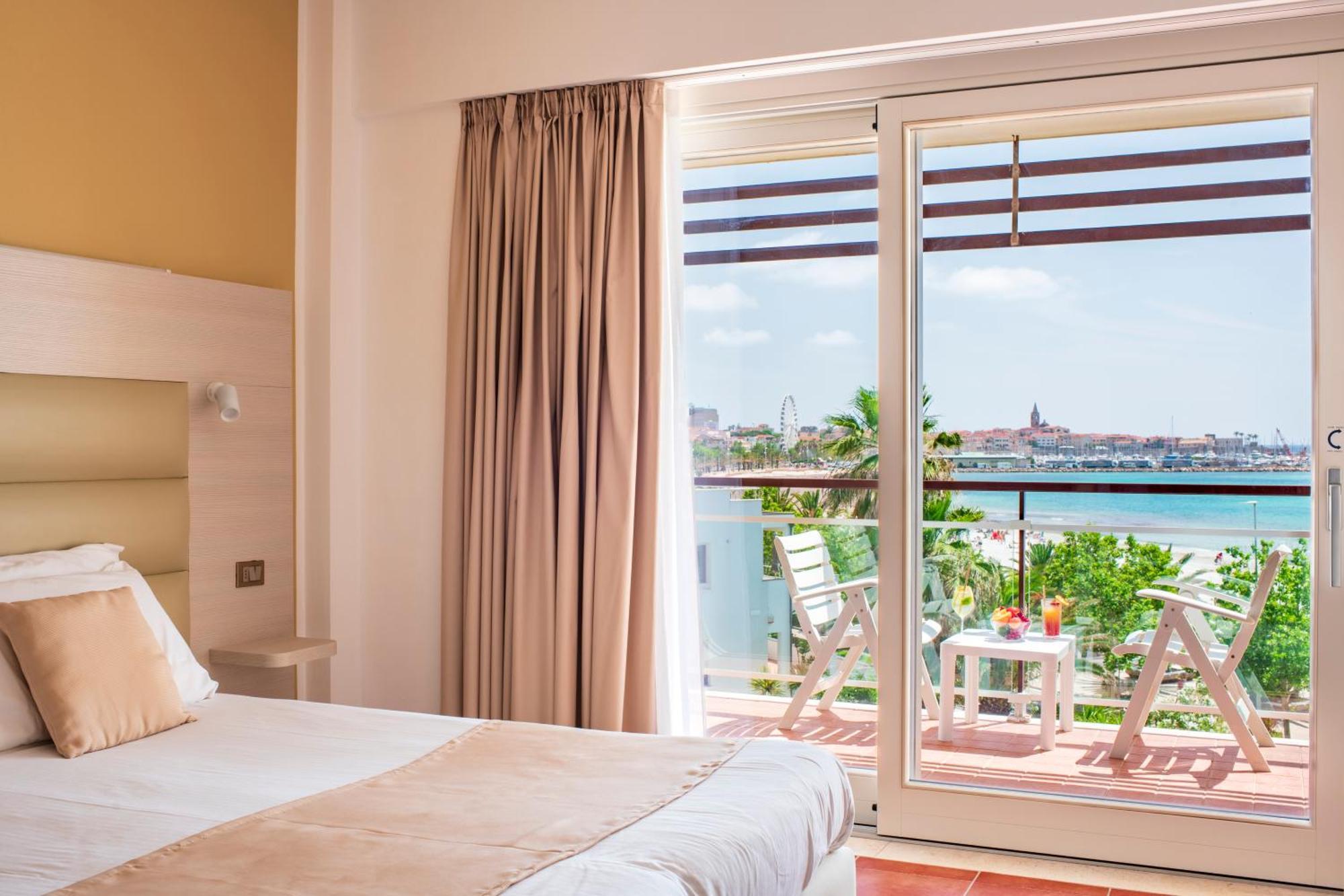 Double Room with Sea or Pool View,1615652396:JPEG