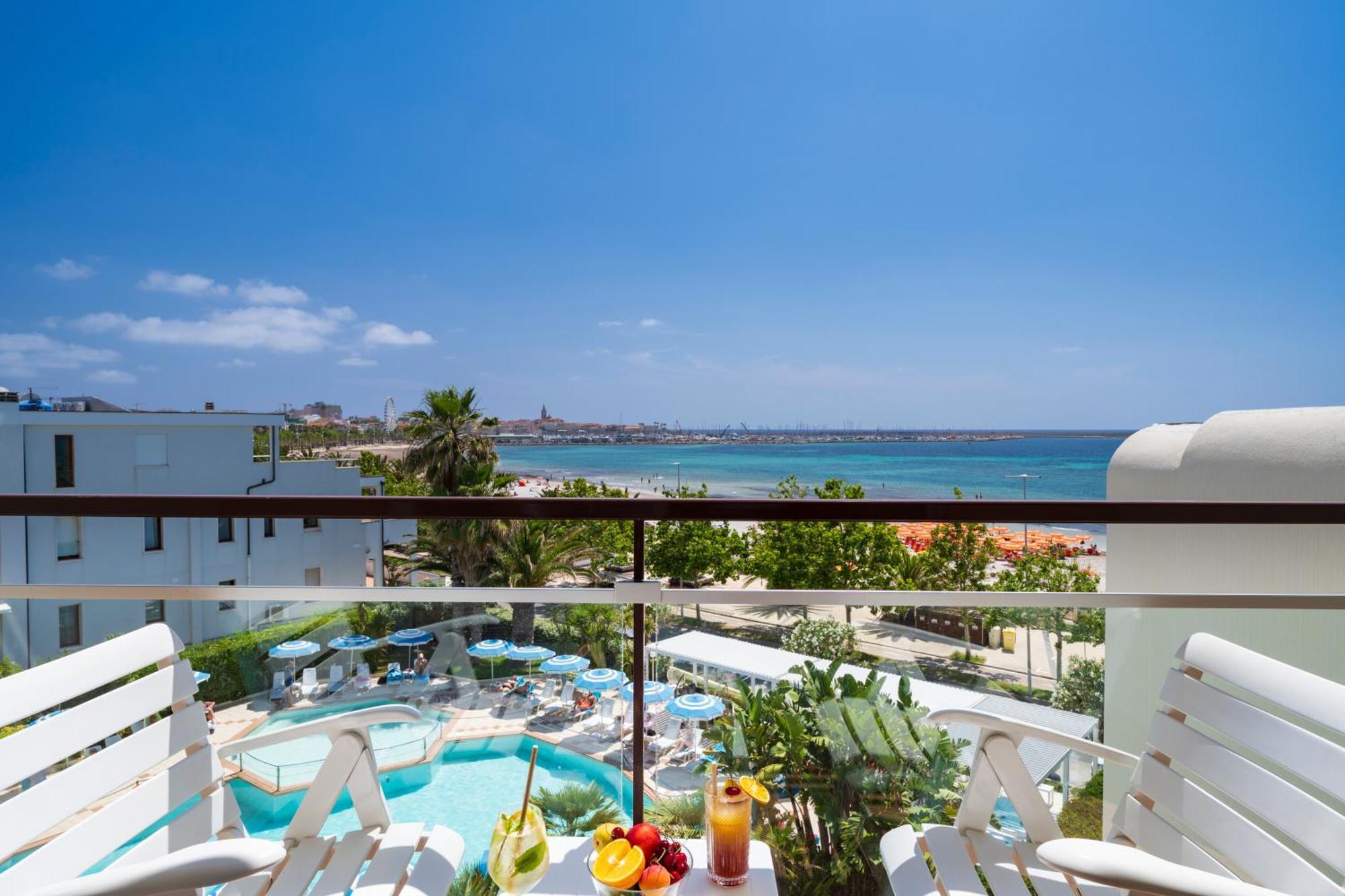 Double Room Sea or Pool View