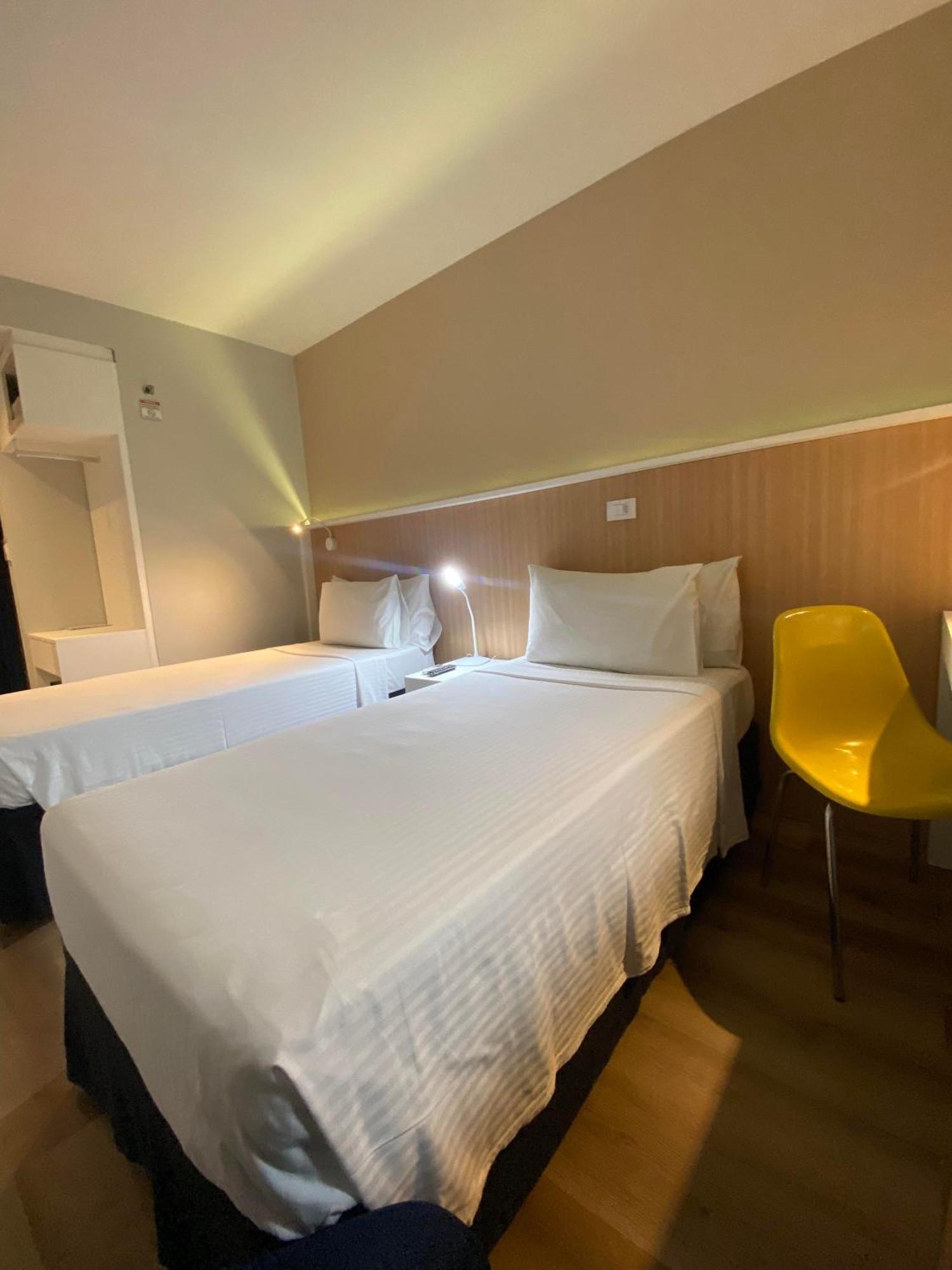 Quarto Executivo com 2 Camas de Solteiro,1615655256:JPEG