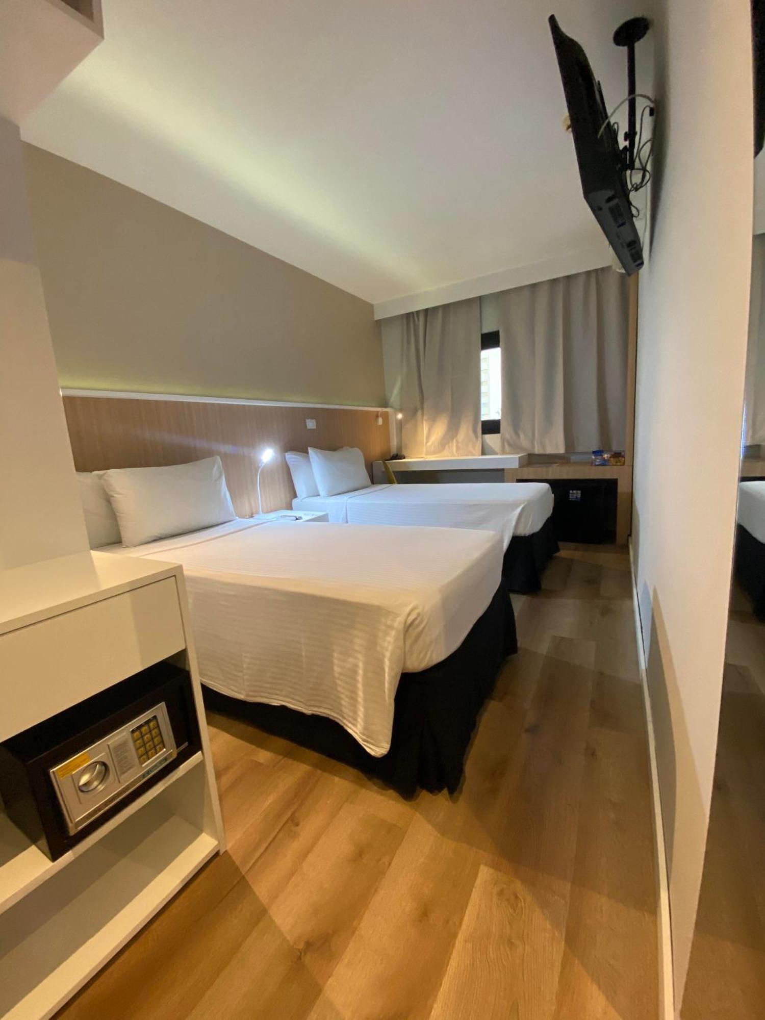 Quarto Executivo com 2 Camas de Solteiro
