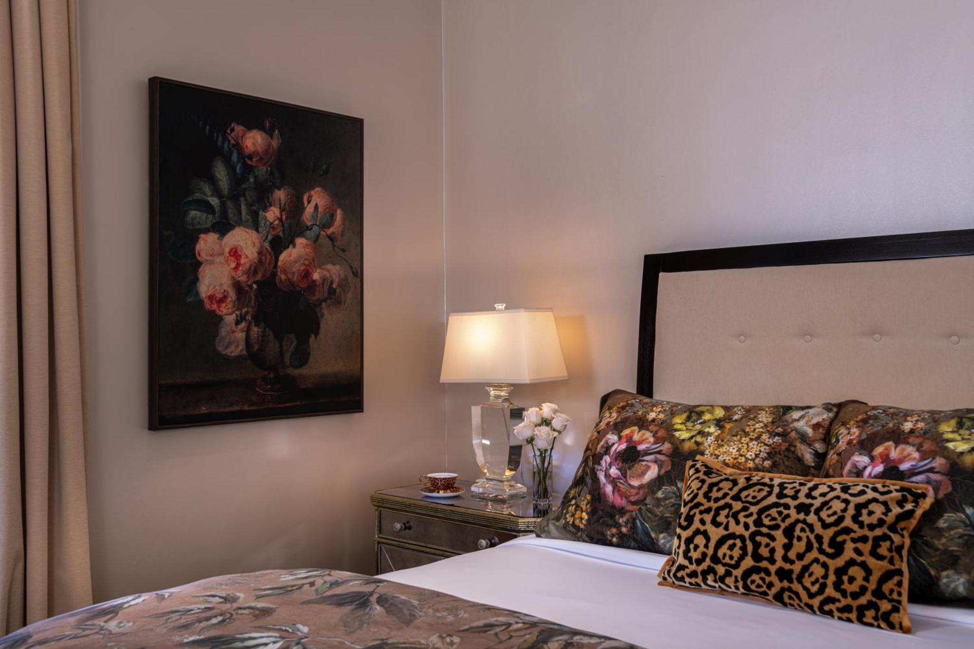 Deluxe Queen Room,1615682289:JPEG