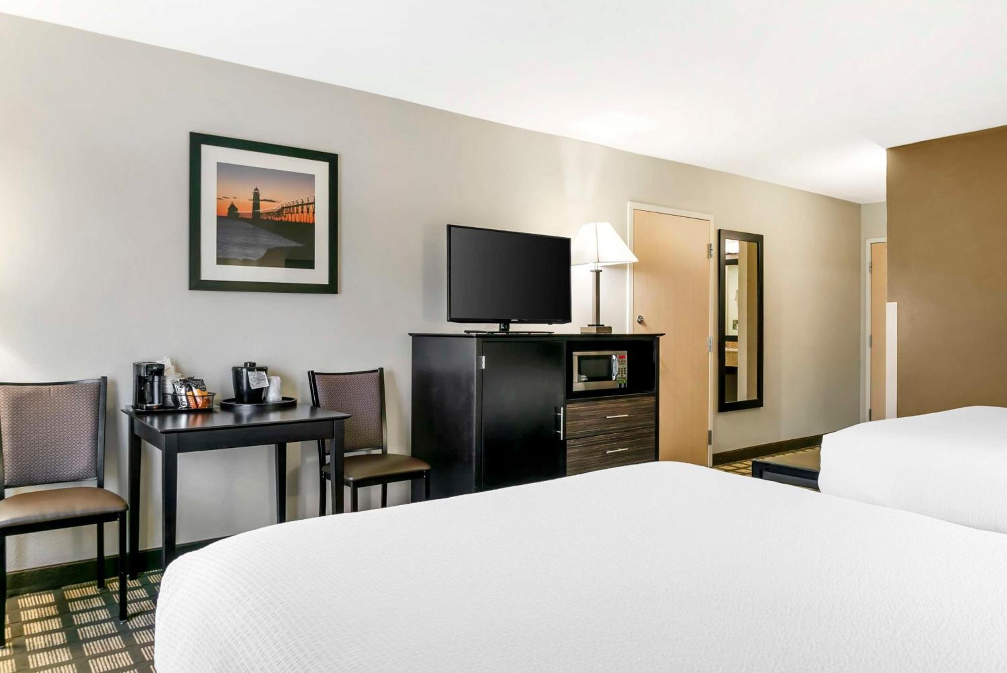 Queen Room with Two Queen Beds and Exterior Entrance - Annex Building/No Elevator Access