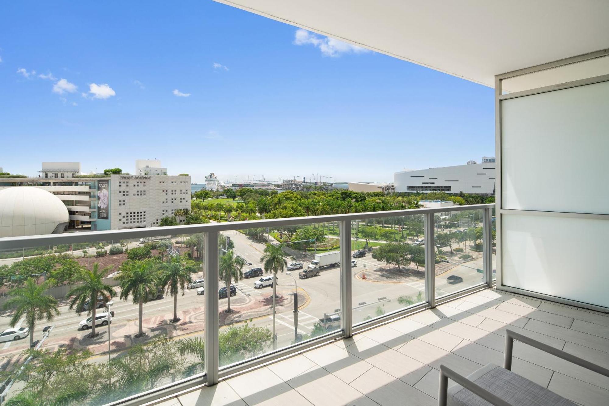 Bay View ADA King Balcony