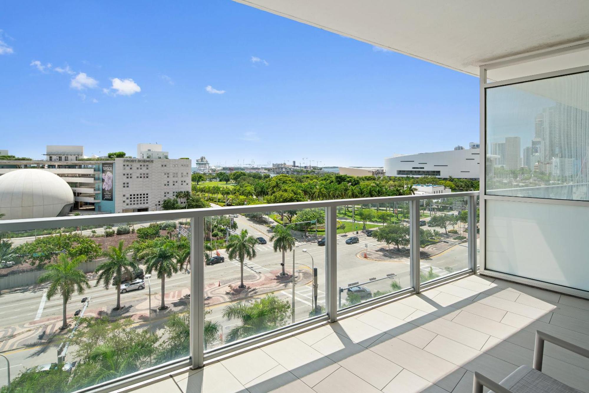 Bay View King Balcony