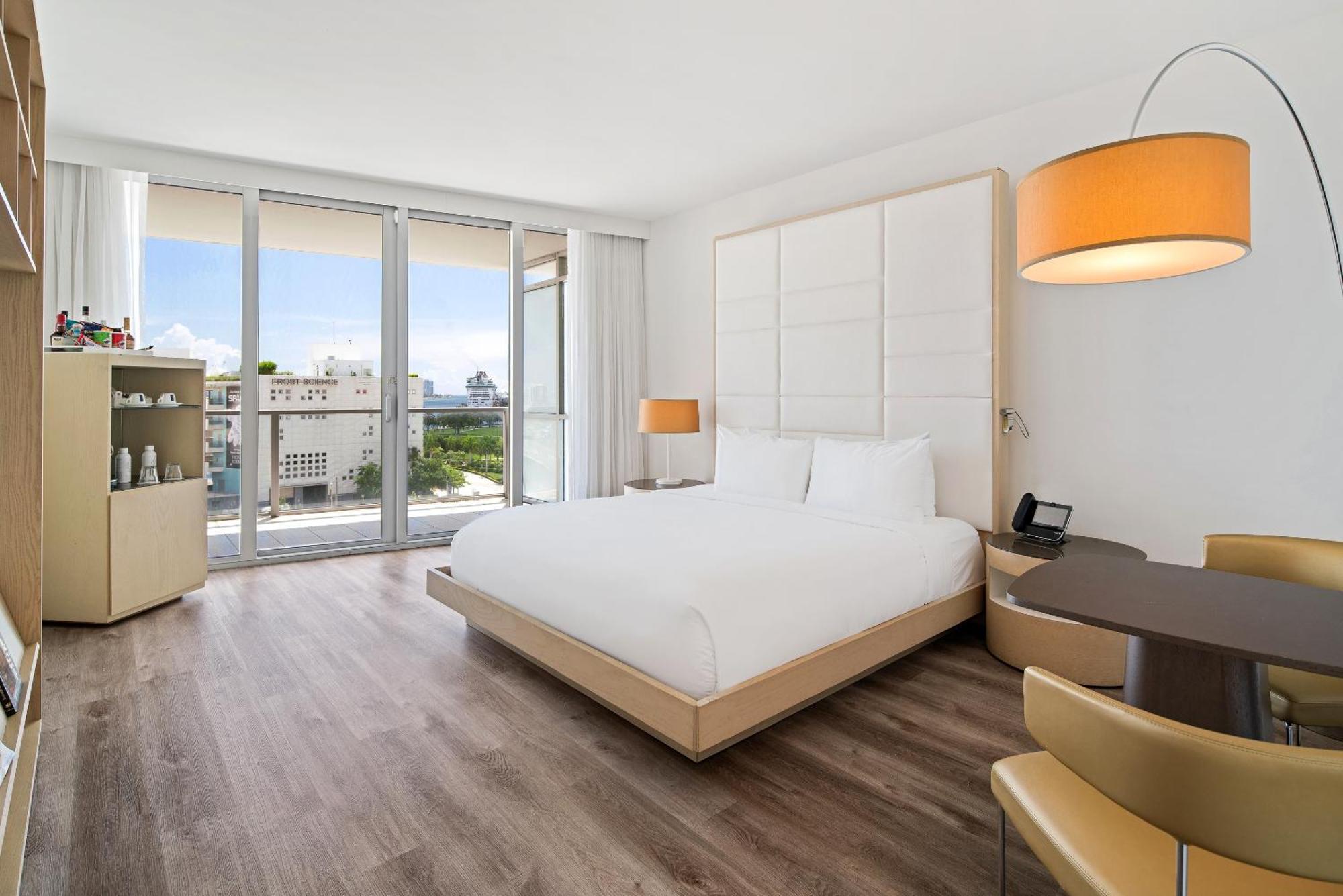 Bay View ADA King Balcony