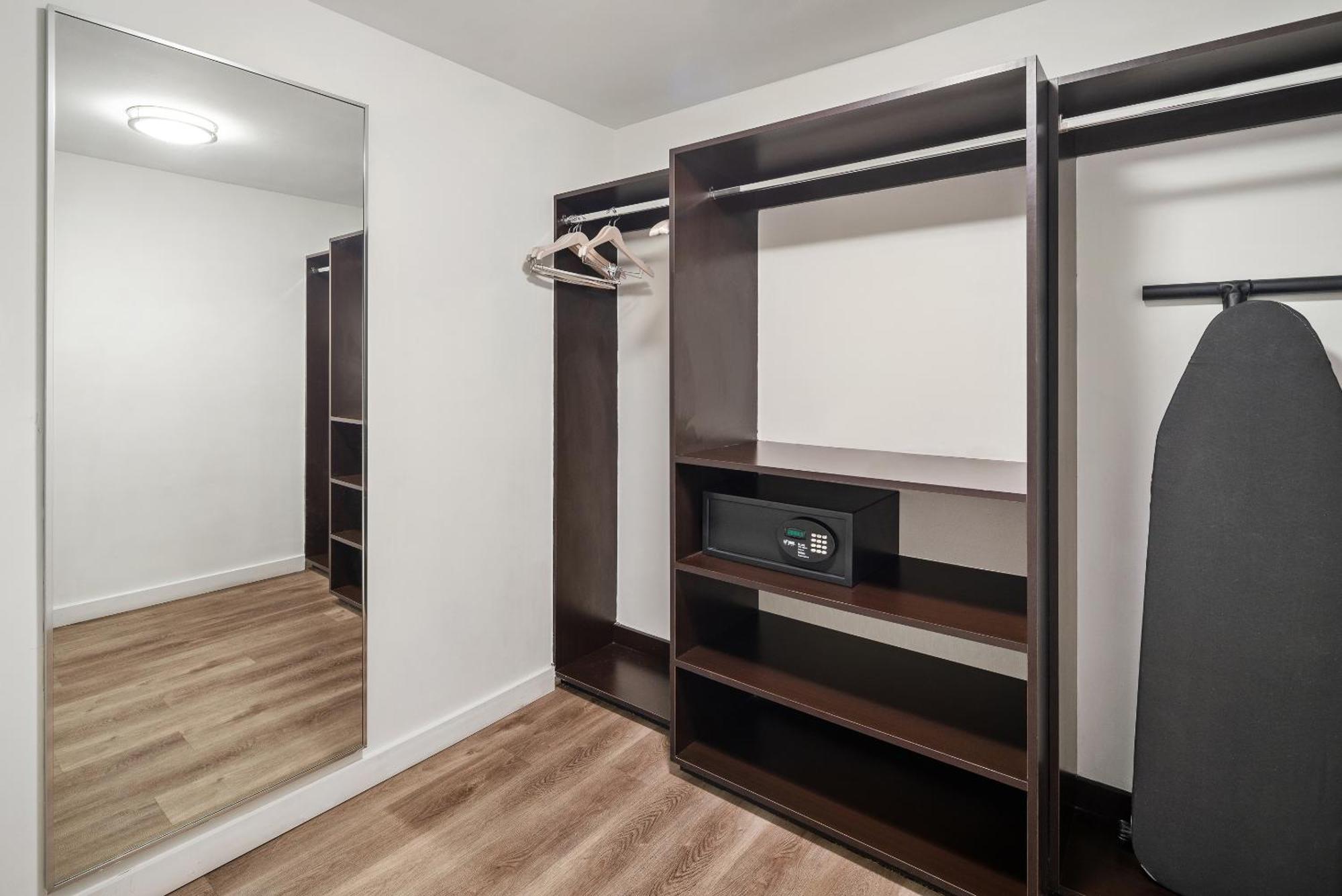 Deluxe Bay View King Balcony