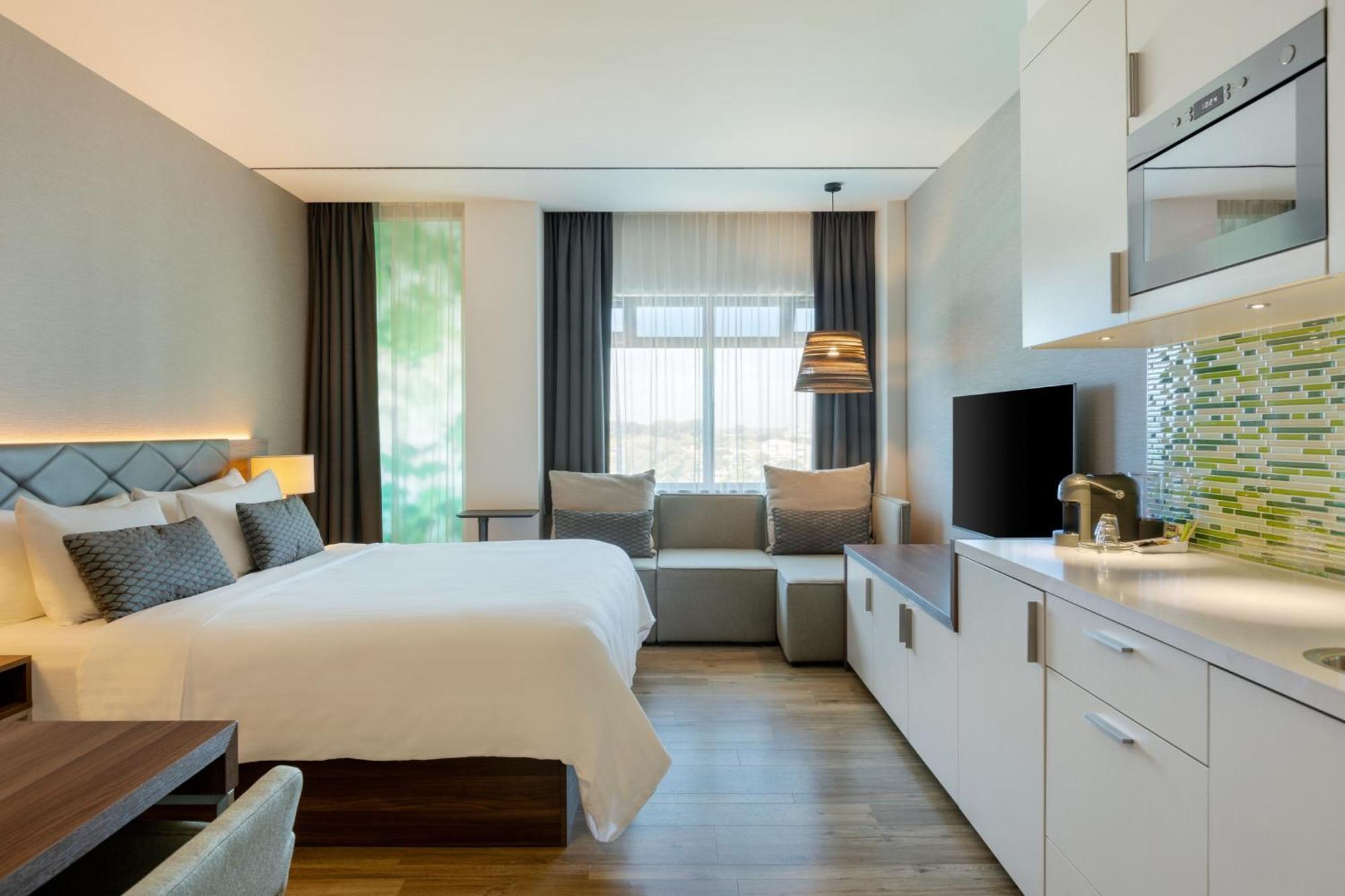 Studio 1 Kingsize Bed