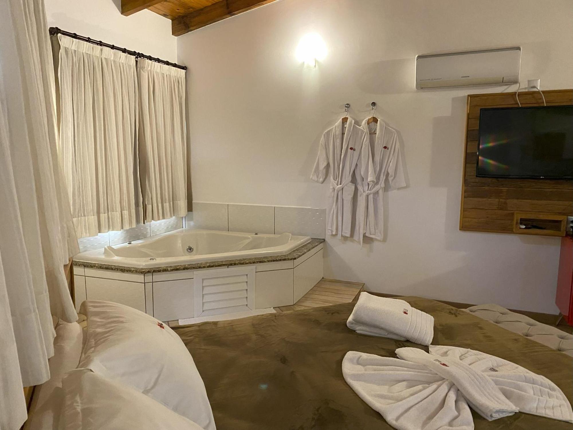 Deluxe Suite Spa Bath,1615700558:JPEG