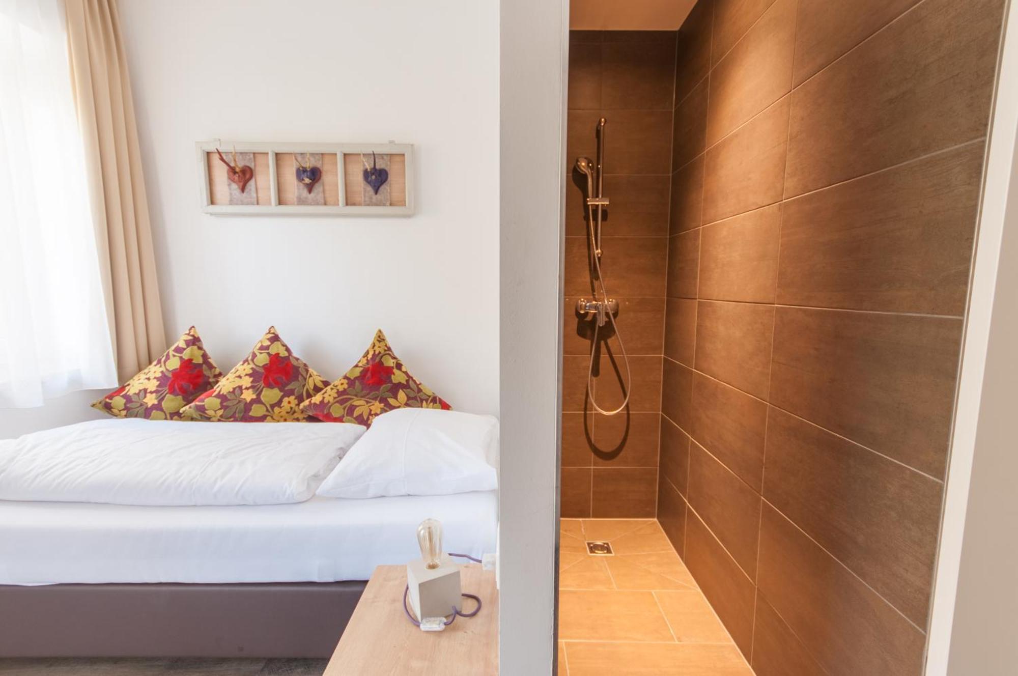 Single Room,1615702280:JPEG