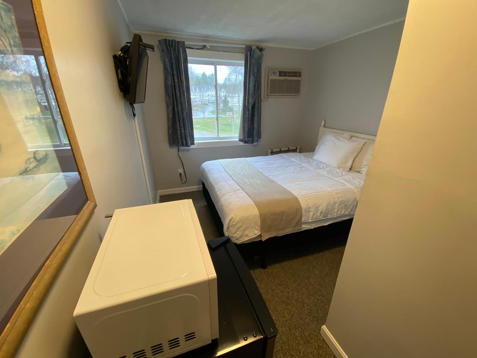 Queen Room,1615760084:JPEG