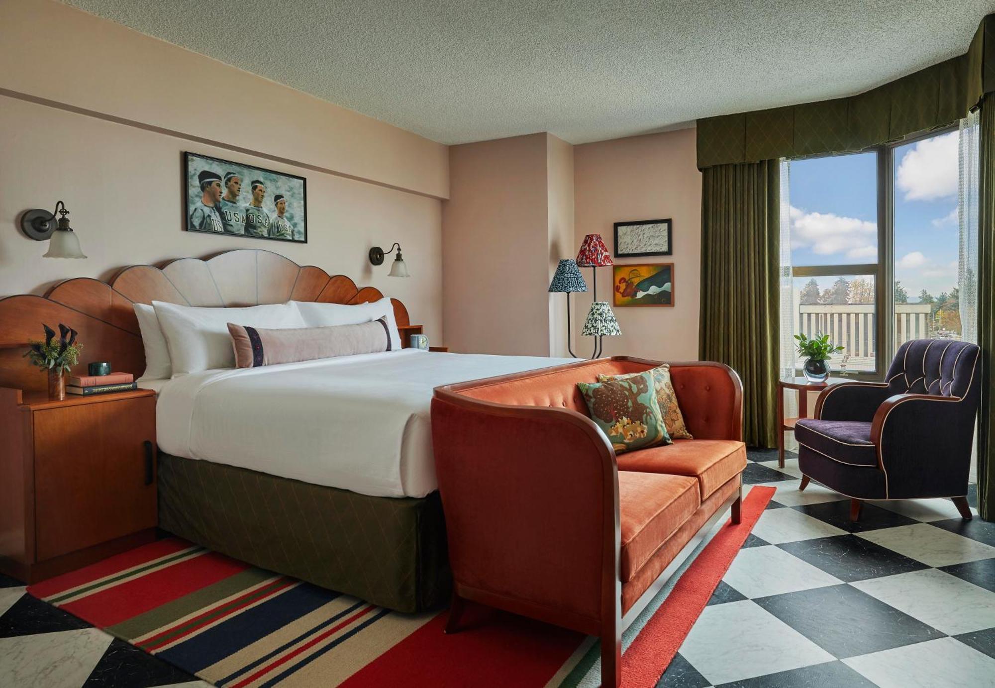 Graduate King Room