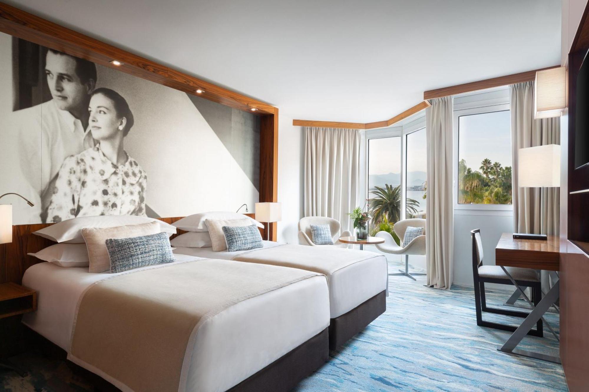 Deluxe Twin Room Partial Sea View