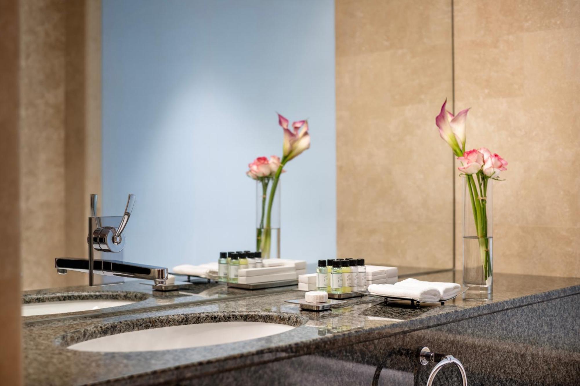Club Room Lounge Access
