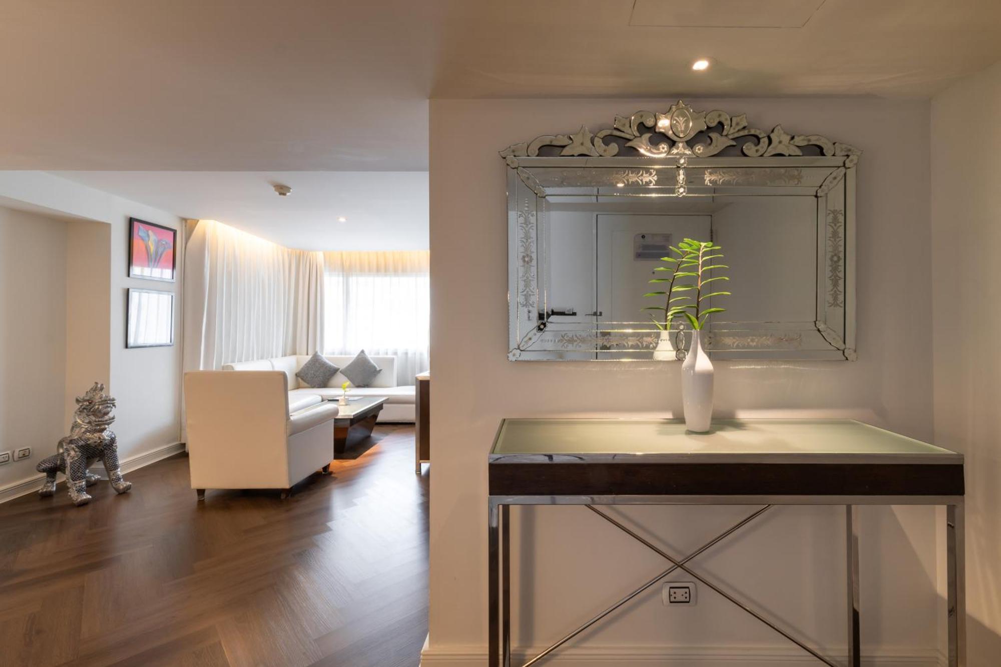 Gold Suite,1361213324:JPEG