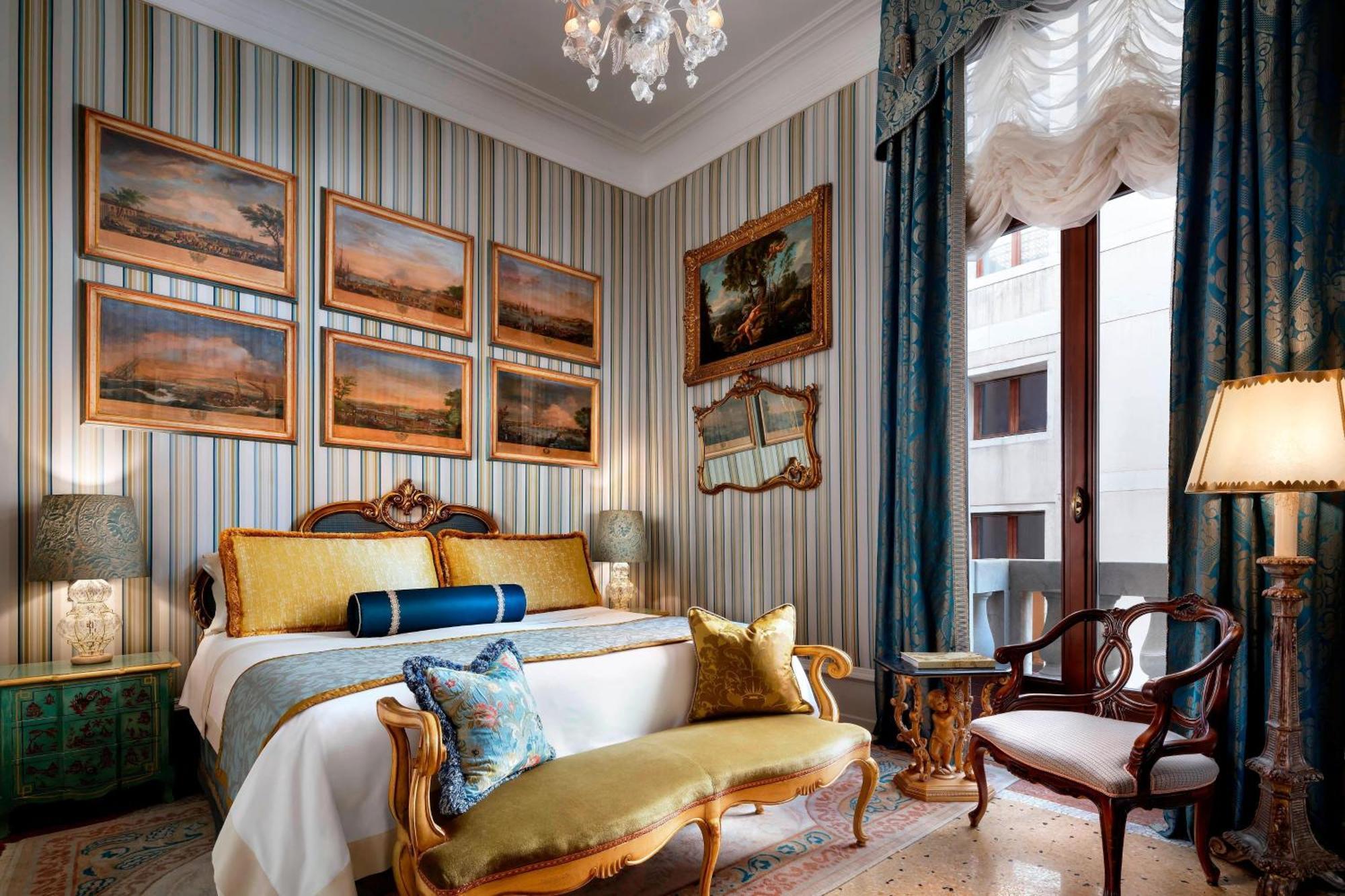 Patron 1 Bedroom Larger Suite 1 King Grand Canal view,1616875164:JPEG