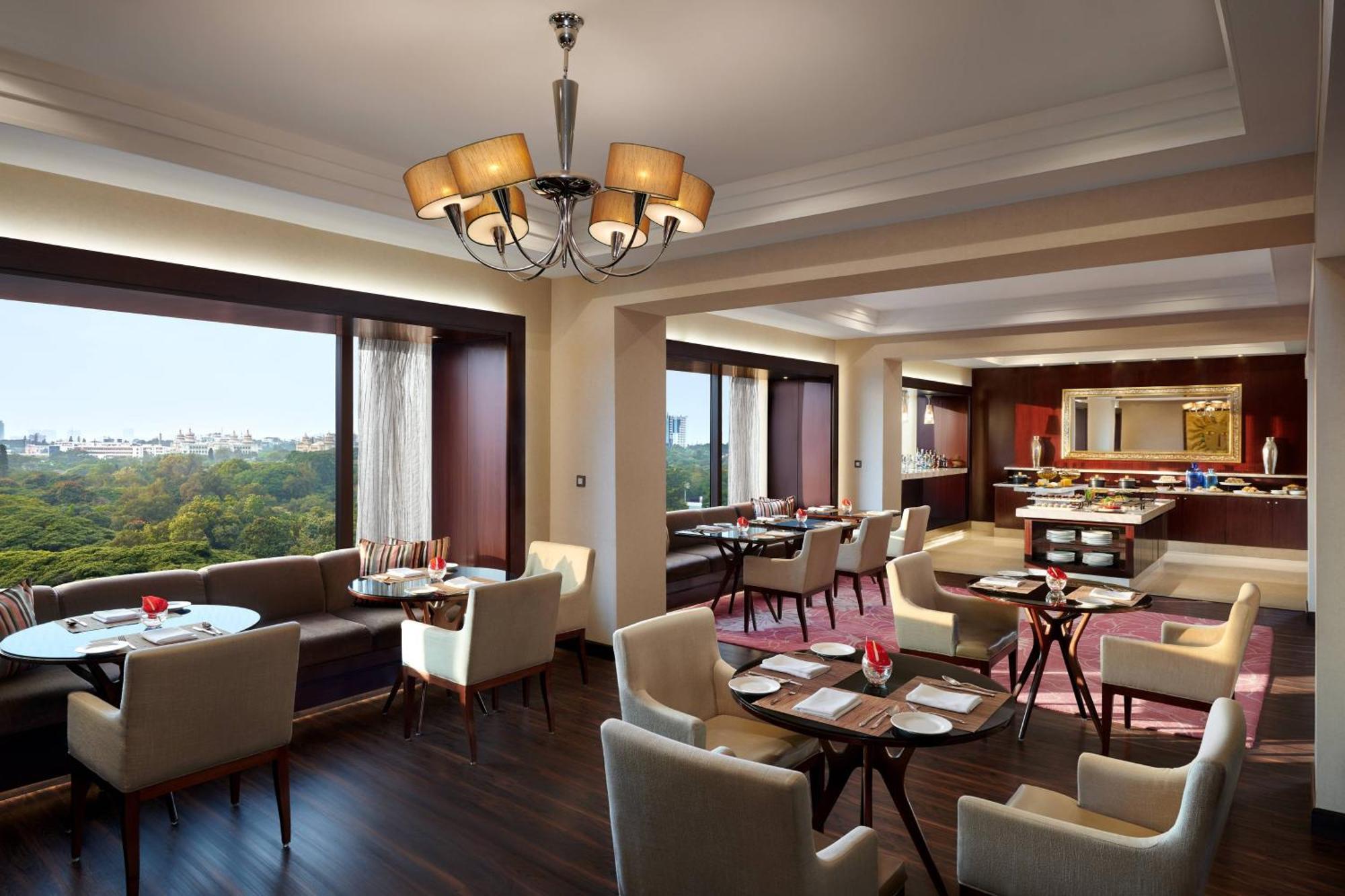 Executive Room Club lounge access 1 King,1616890405:JPEG