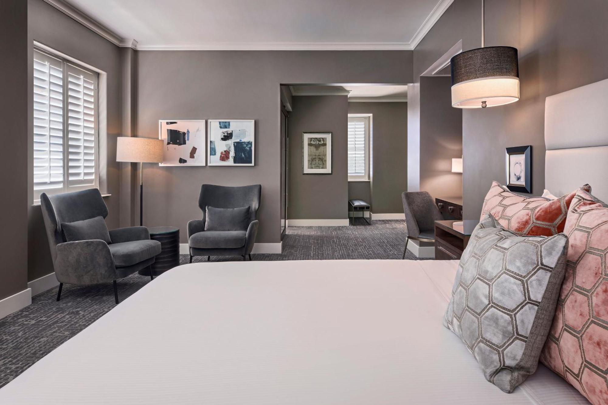 Corner King Room
