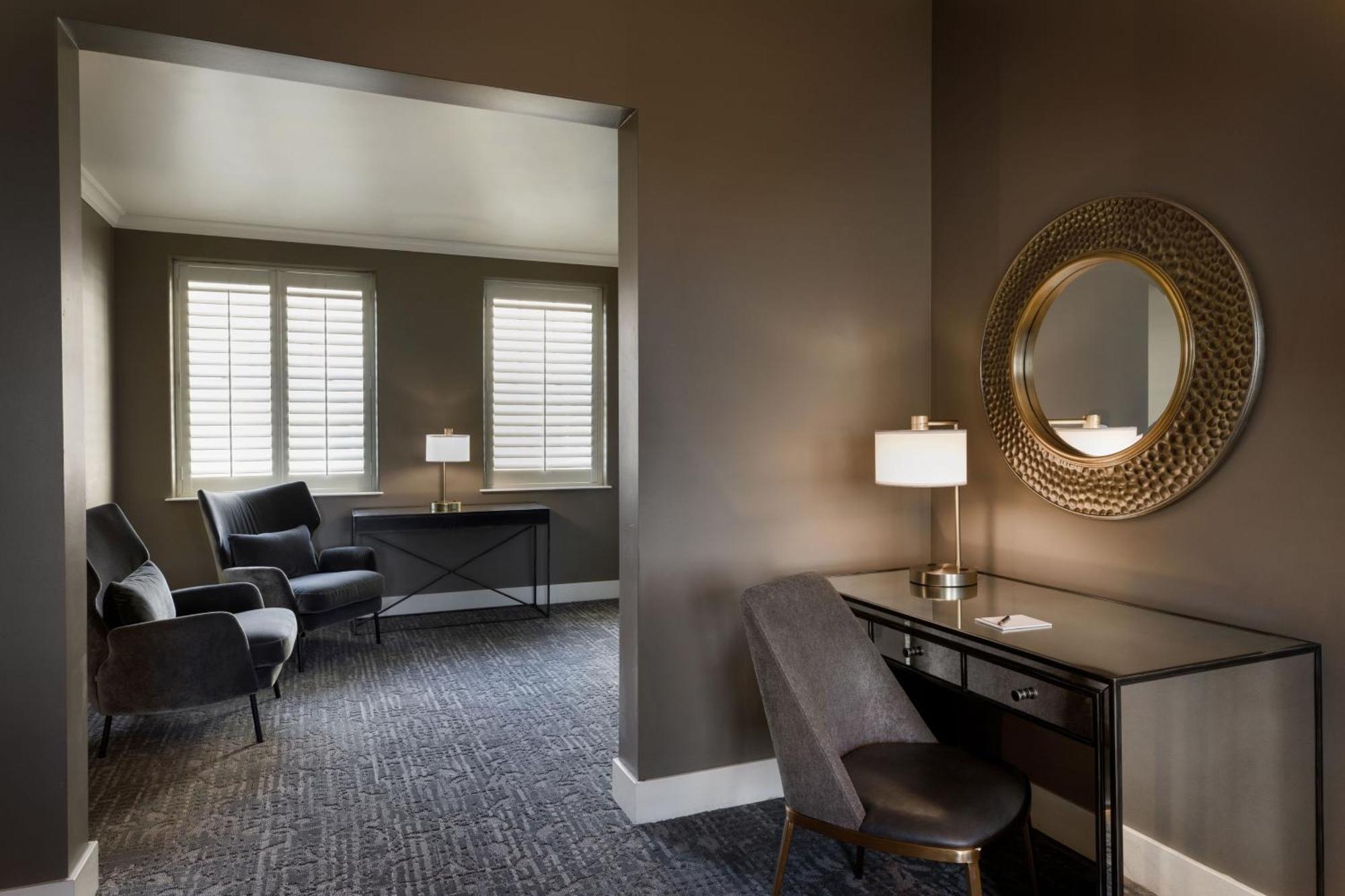 Ambassador Suite Suite 1 King