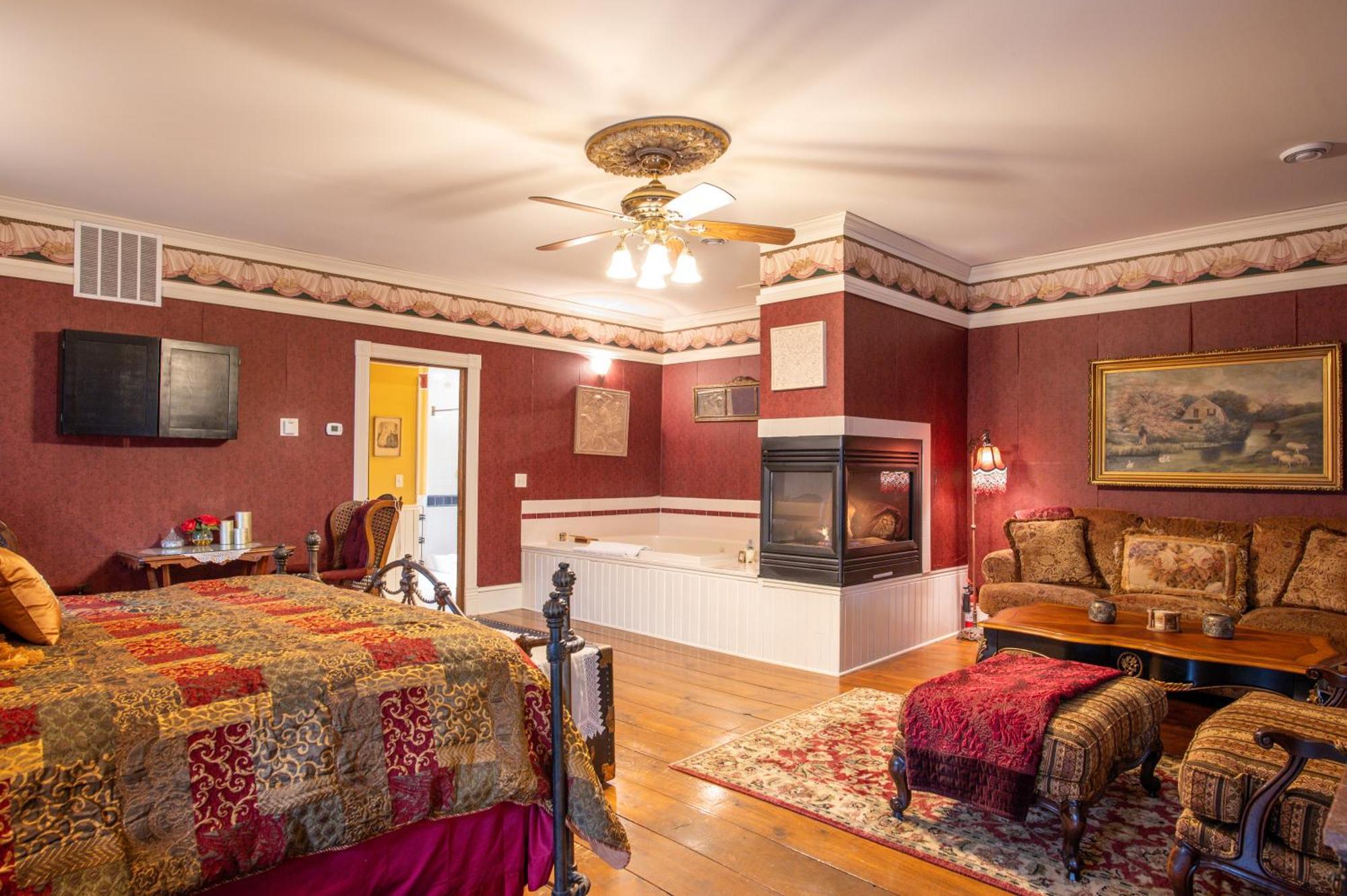 Deluxe King Suite