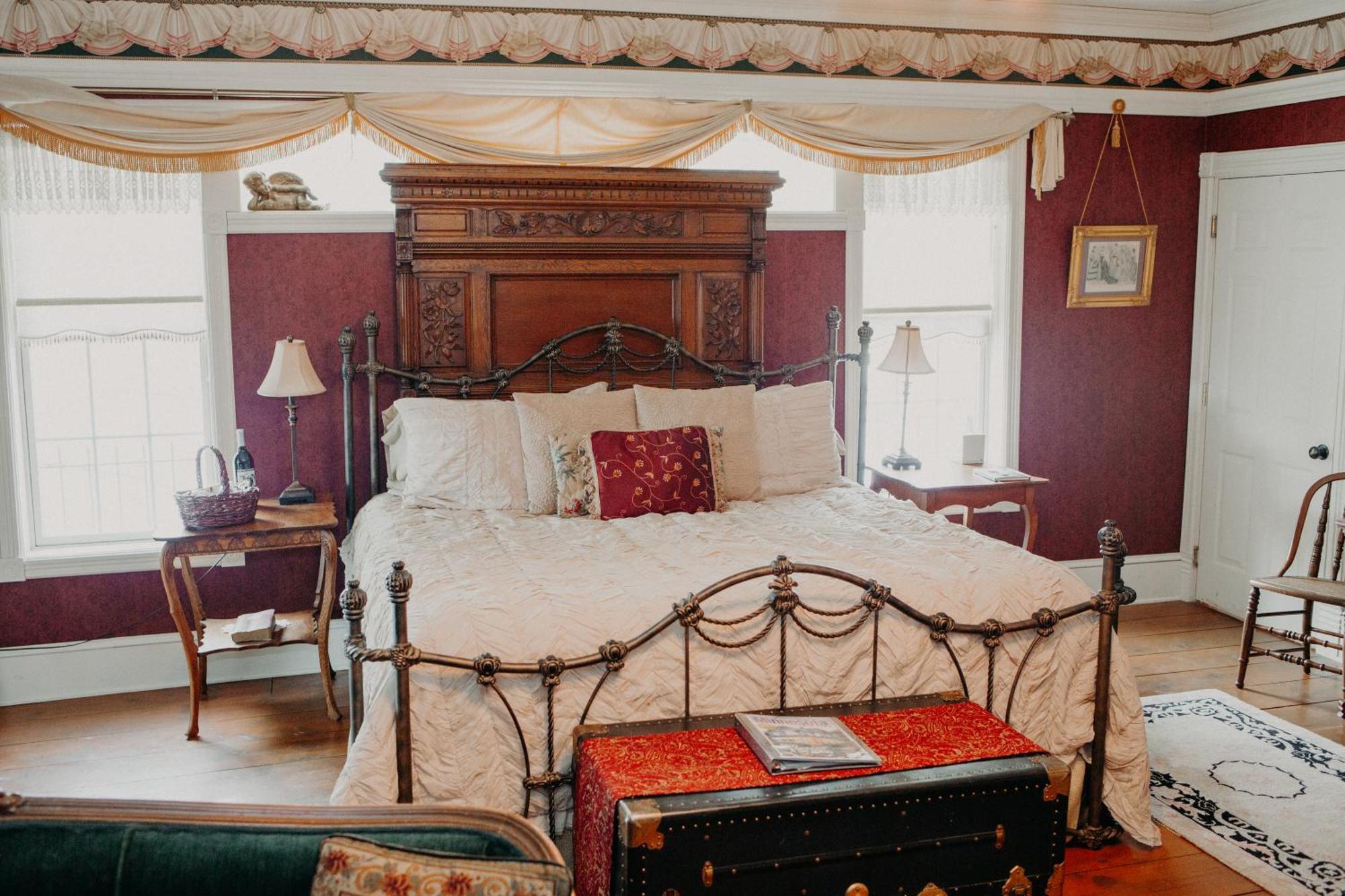 Deluxe King Suite